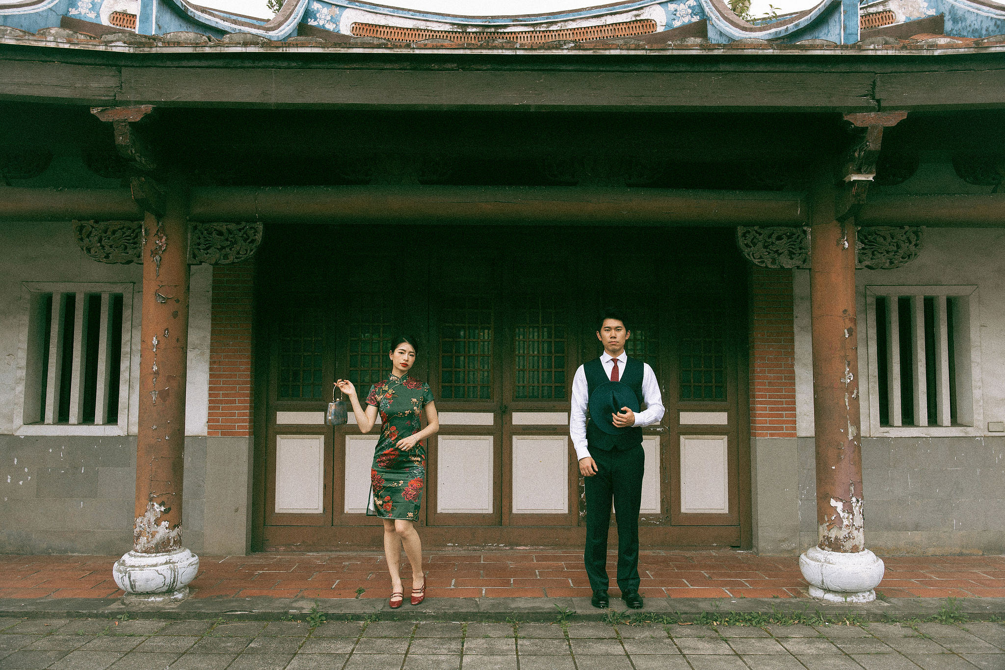 Taiwan Pre-Wedding Photoshoot Traditional Garden Qi Pao Experience Yangmingshan Vintage Night Market Shoot at Historic Garden pre-wedding photo