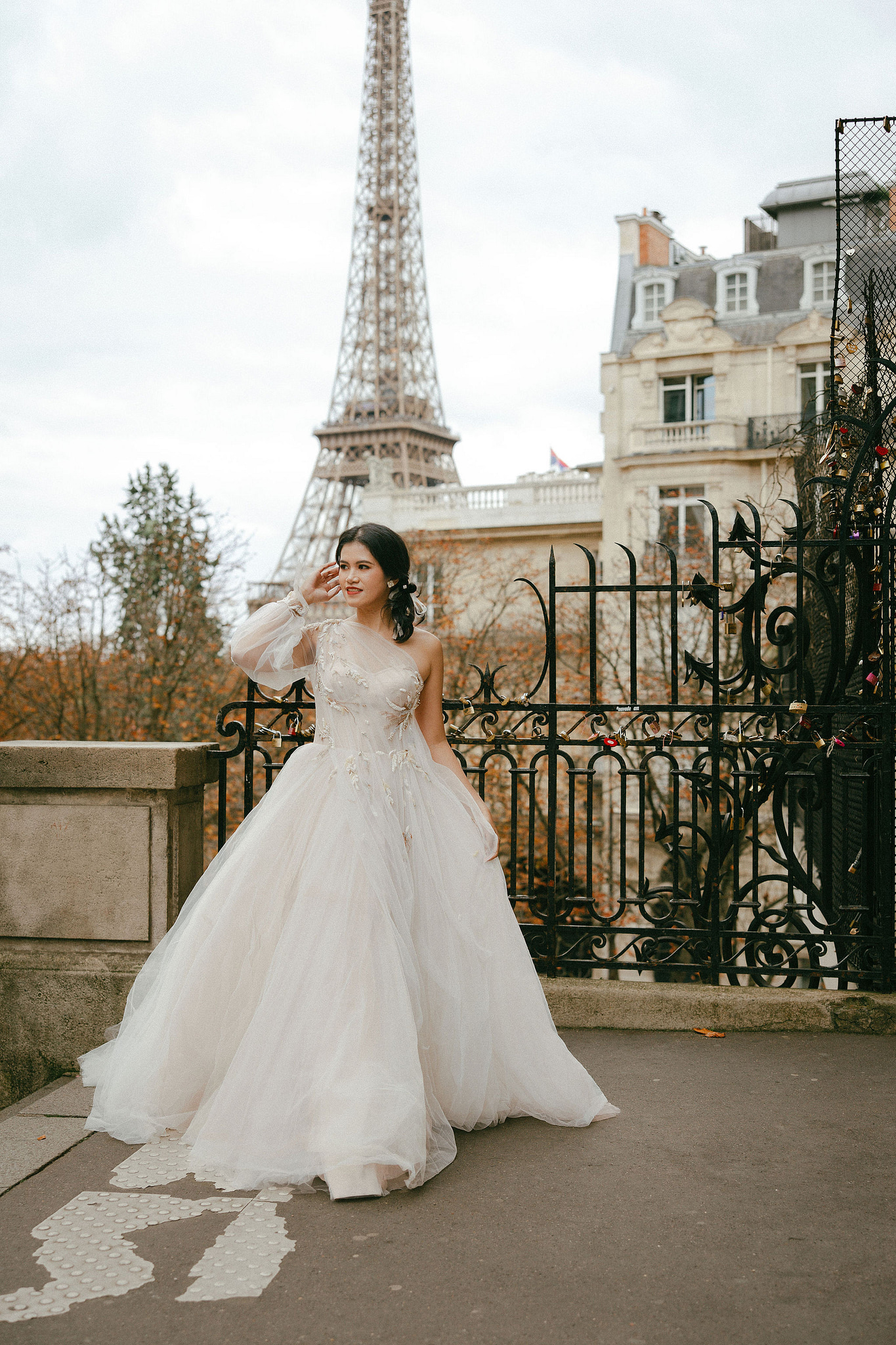 Paris Pre-Wedding Photoshoot | Place du Trocadéro, Avenue de Camoëns, Parisian Café, Tuileries Garden & Louvre at Avenue de Camoëns pre-wedding photo