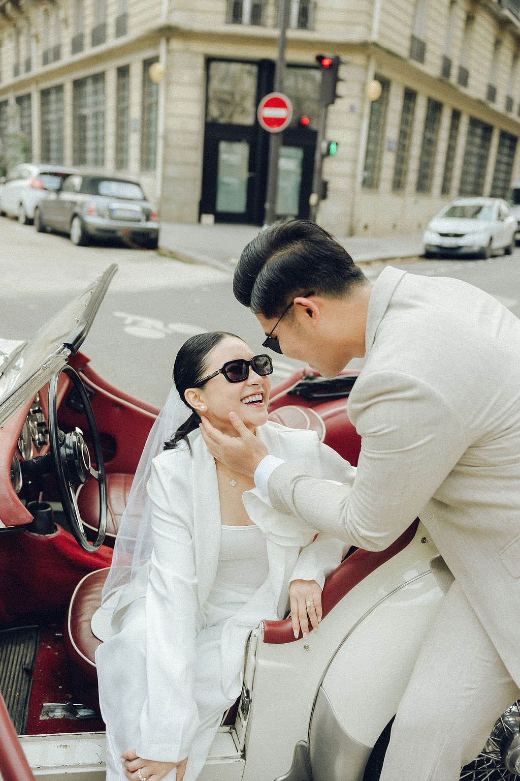 Paris Pre-Wedding Photoshoot with Eiﬀel Tower Louvre Museum Parisian Cafe Vintage Car Rooftop Night at Parisian Streets pre-wedding photo