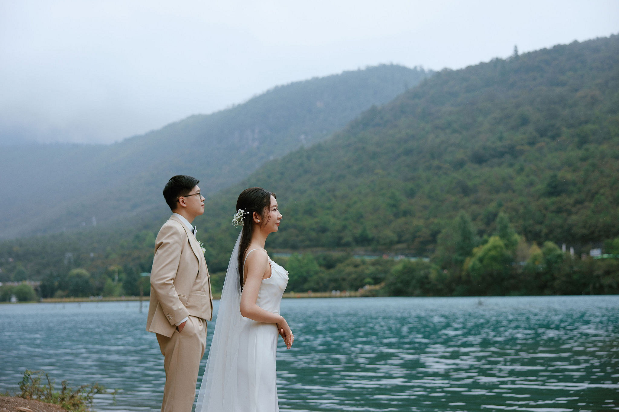 Lijiang, Yunnan Pre-Wedding Photoshoot | Spruce Meadow, Blue Moon Valley, Yulong Snow Mountain & Shuhe Ancient Town at Blue Moon Valley pre-wedding photo