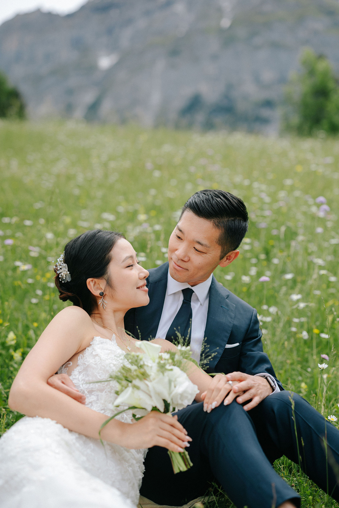 Switzerland Pre-Wedding Photoshoot | Grindelwald Village & Lauterbrunnen & Lake Lungern at Grindelwald Village pre-wedding photo