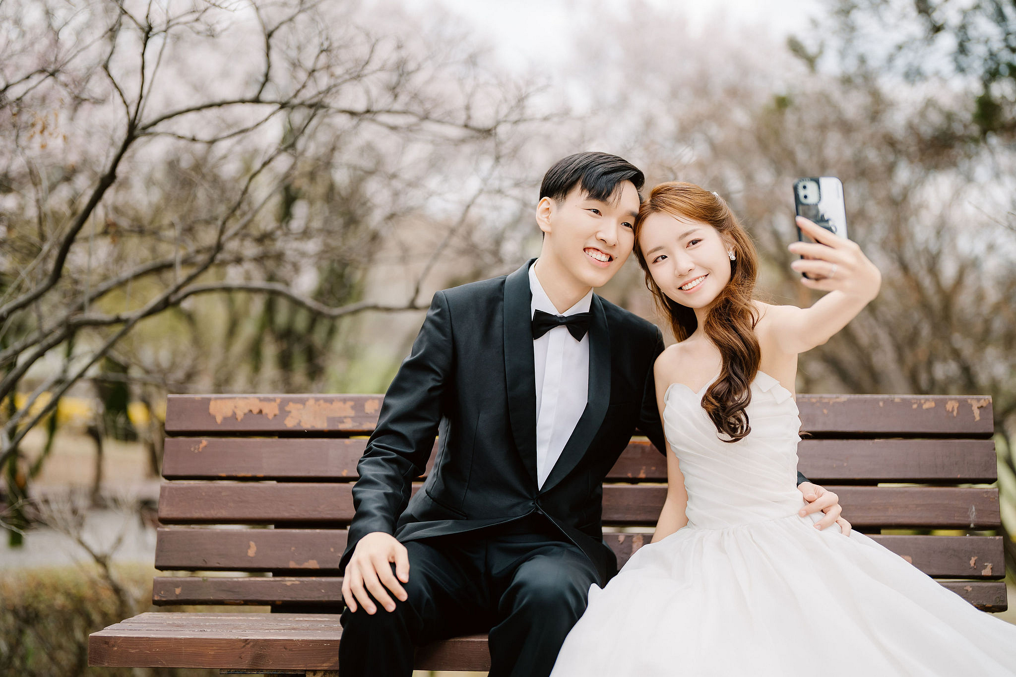 Seoul Pre-Wedding Photoshoot | Yongsan Park, Yonsei University & Kyung Hee University at Yongsan Park pre-wedding photo