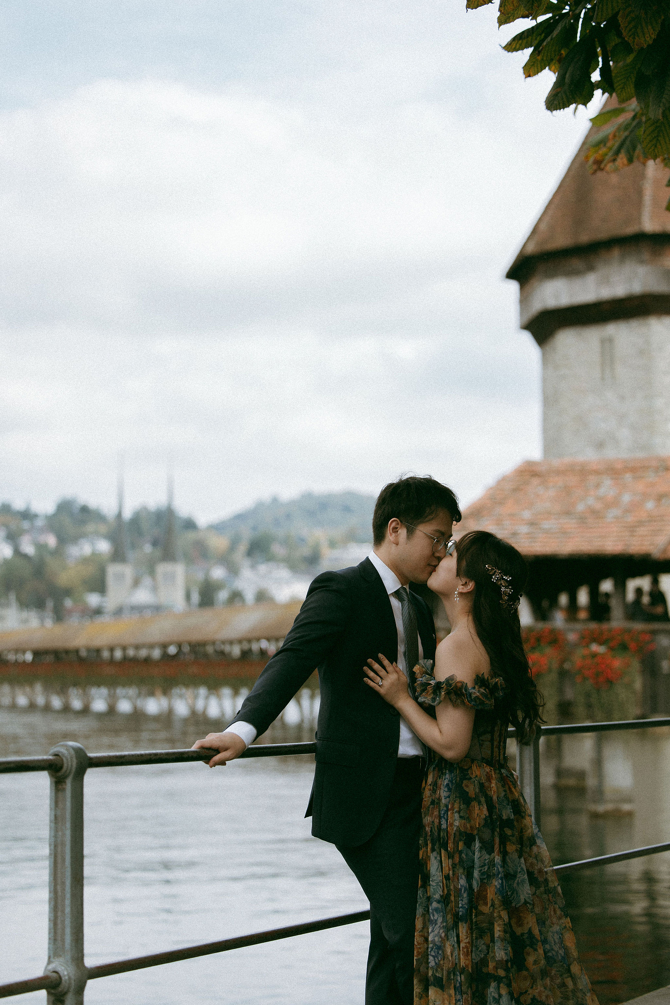 Switzerland Honeymoon Photoshoot Lucerne City Grindelwald First Cliff Lauterbrunnen Village at Lucerne pre-wedding photo
