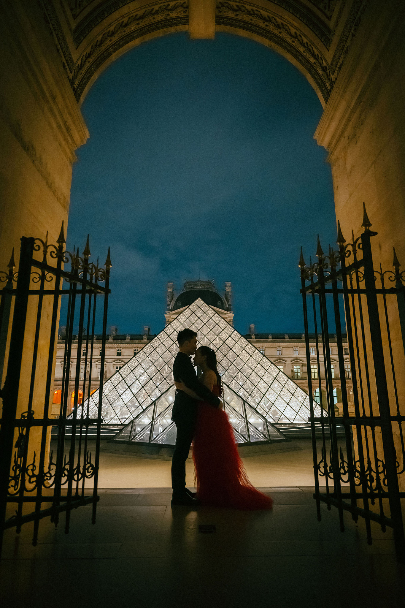 Paris Pre-Wedding Photoshoot | Trocadéro, Vintage Car, Parisian Café, Paris Rooftop & Louvre at Louvre pre-wedding photo