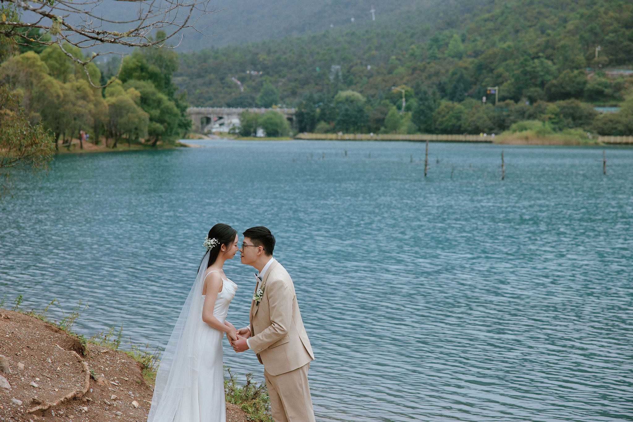 Lijiang, Yunnan Pre-Wedding Photoshoot | Spruce Meadow, Blue Moon Valley, Yulong Snow Mountain & Shuhe Ancient Town at Blue Moon Valley pre-wedding photo