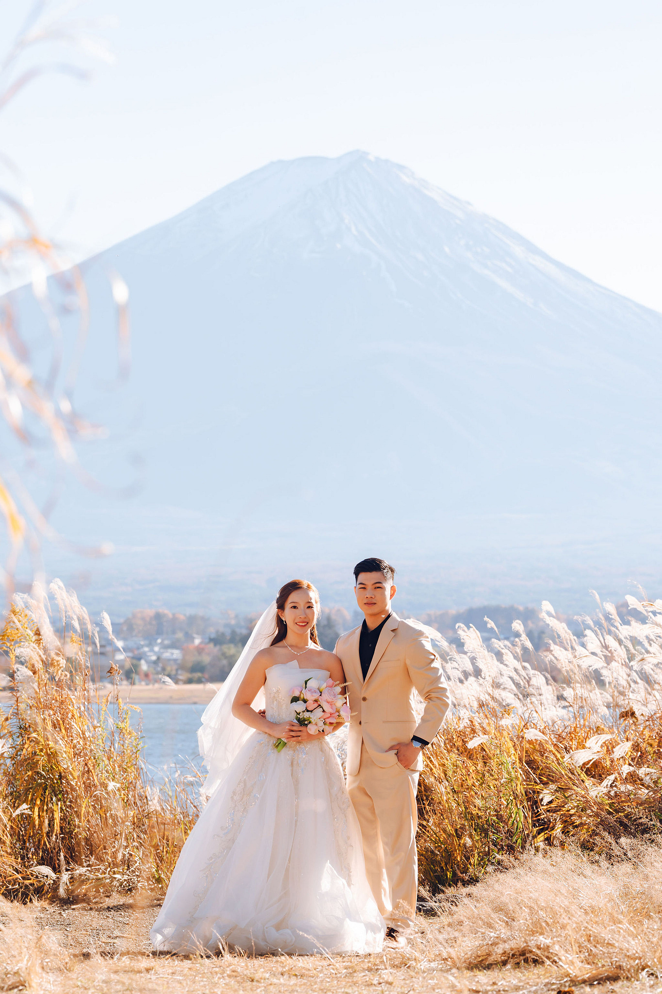 Tokyo & Mt Fuji Pre-Wedding Photoshoot | Maple Corridor, Lake Kawaguchiko & Shibuya Crossing at Lake Kawaguchiko pre-wedding photo