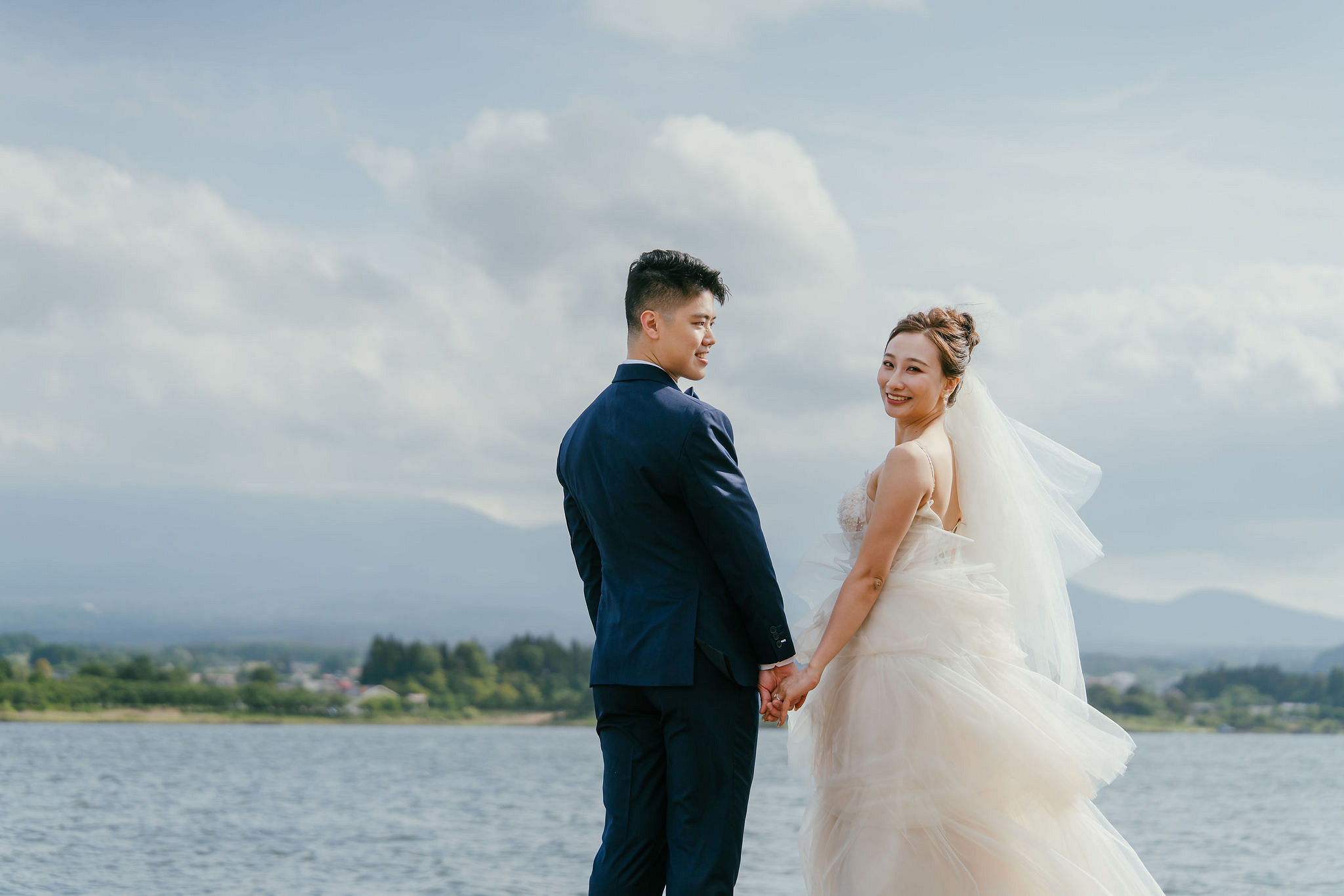 Mt. Fuji Pre-Wedding Photoshoot | Mt. Fuji Village, Oishi Park, Lake Kawaguchiko & Mt. Fuji Park at Lake Kawaguchiko pre-wedding photo