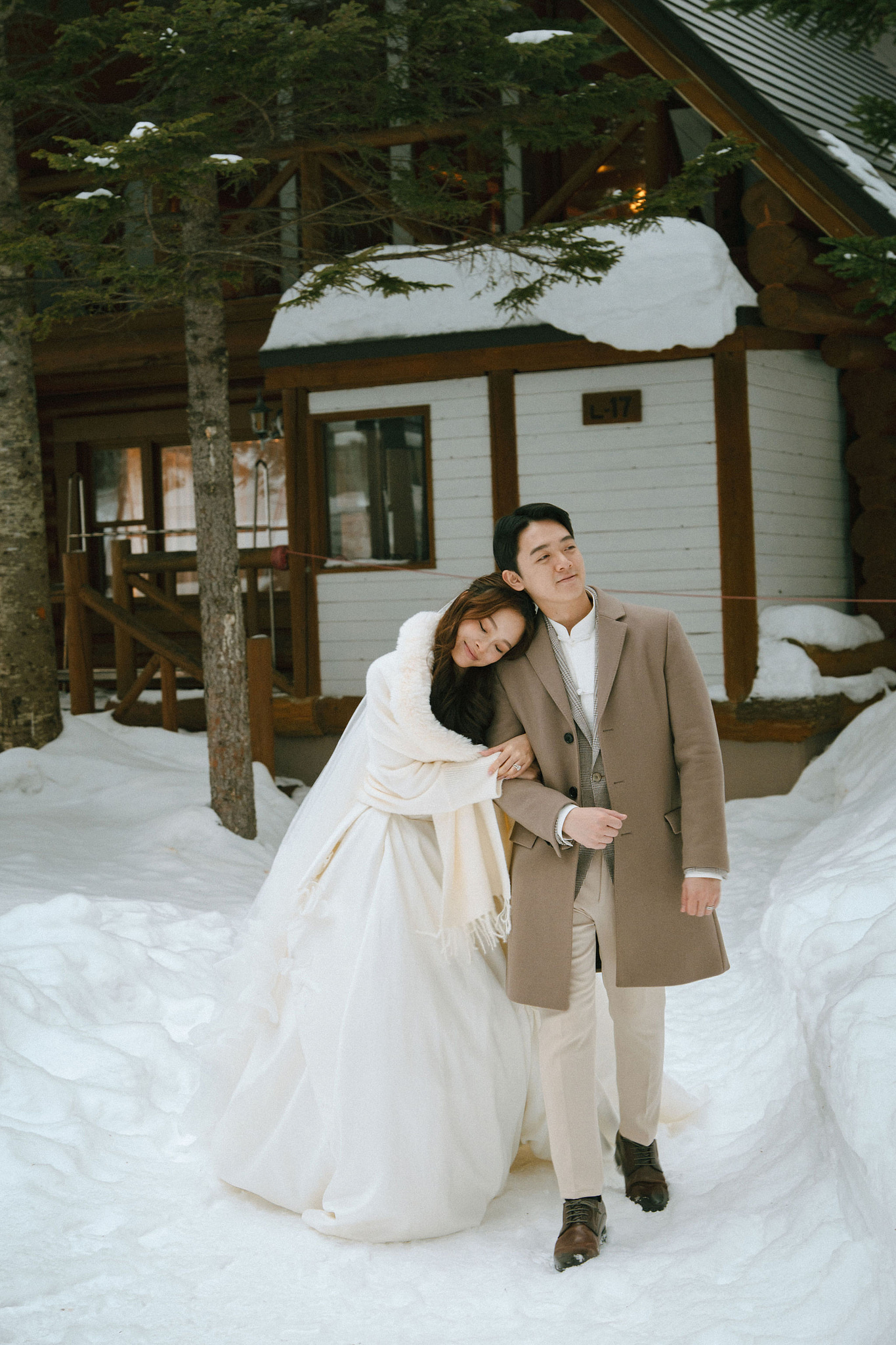 Hokkaido Pre-Wedding Photoshoot | Birch Forest, Rusutsu Resort & Hirafu Village at Rusutsu Resort pre-wedding photo