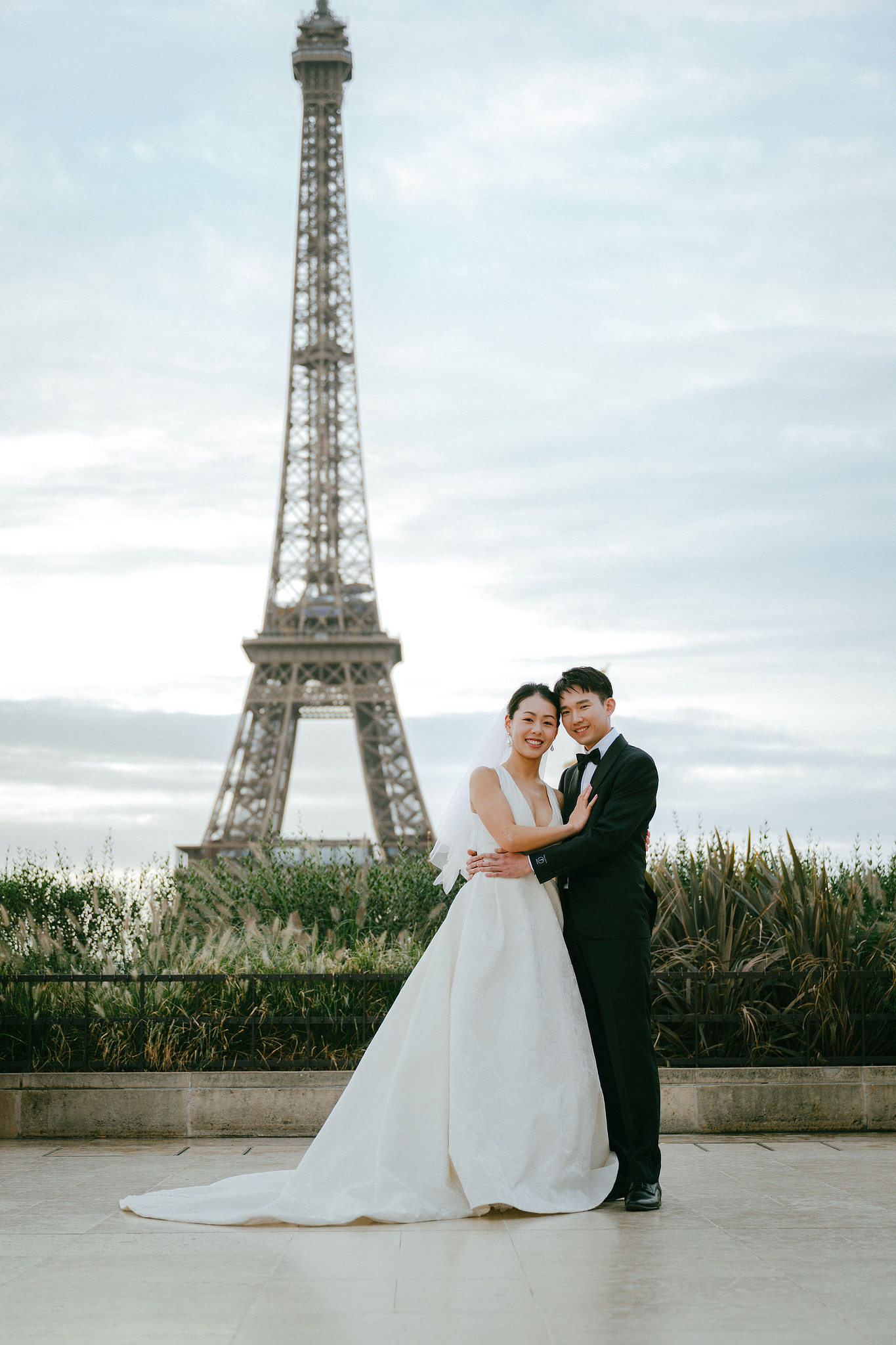 Paris Autumn Pre-Wedding Photoshoot | Place du Trocadéro, Port de Billy, Avenue de Camoëns, Louvre & Luxembourg Gardens at Place du Trocadéro & Avenue de New York pre-wedding photo