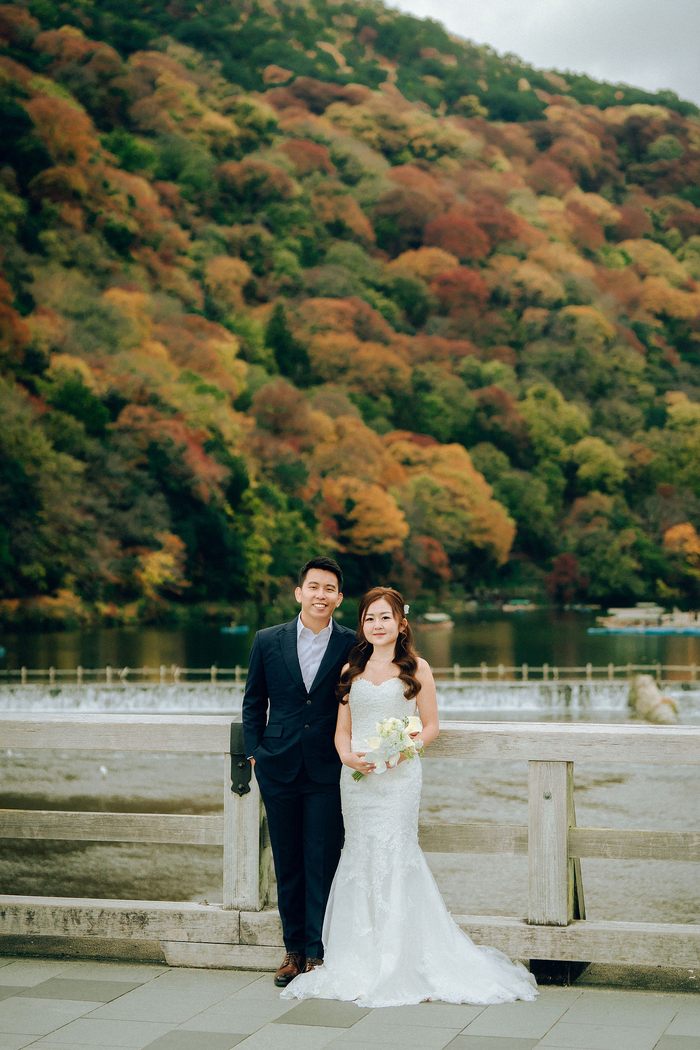 Kyoto Pre-Wedding Photoshoot | Arashiyama River, Arashiyama Temple & Mt. Wakakusa at Arashiyama River pre-wedding photo