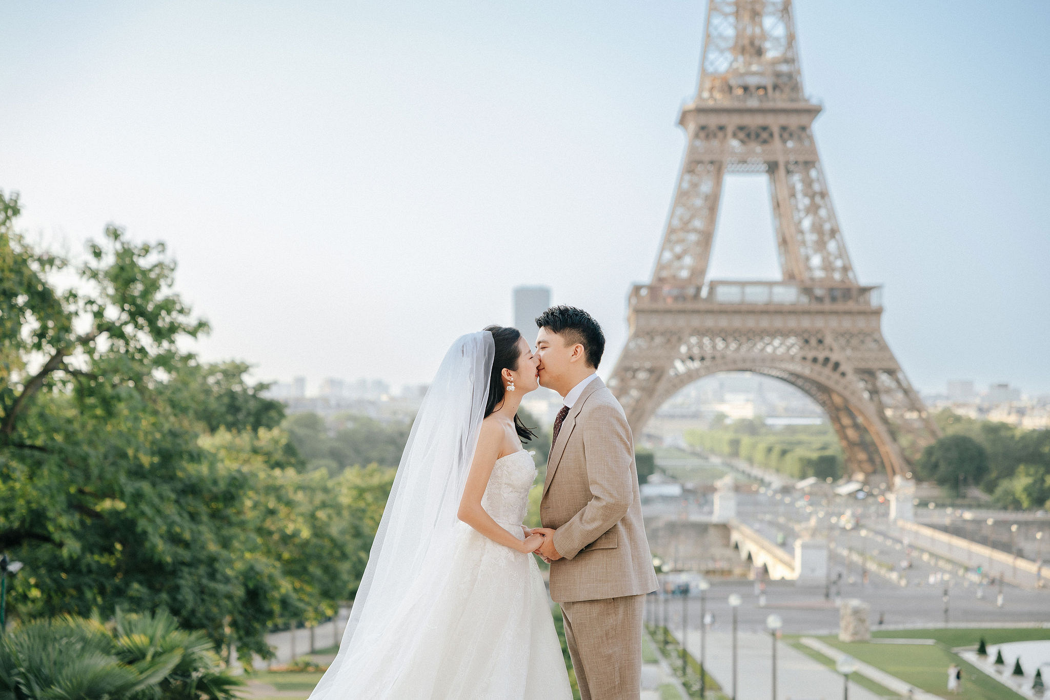 Paris Pre-Wedding Photoshoot | Place du Trocadéro, Bir-Hakeim Bridge & Parisian Streets at Place du Trocadéro pre-wedding photo