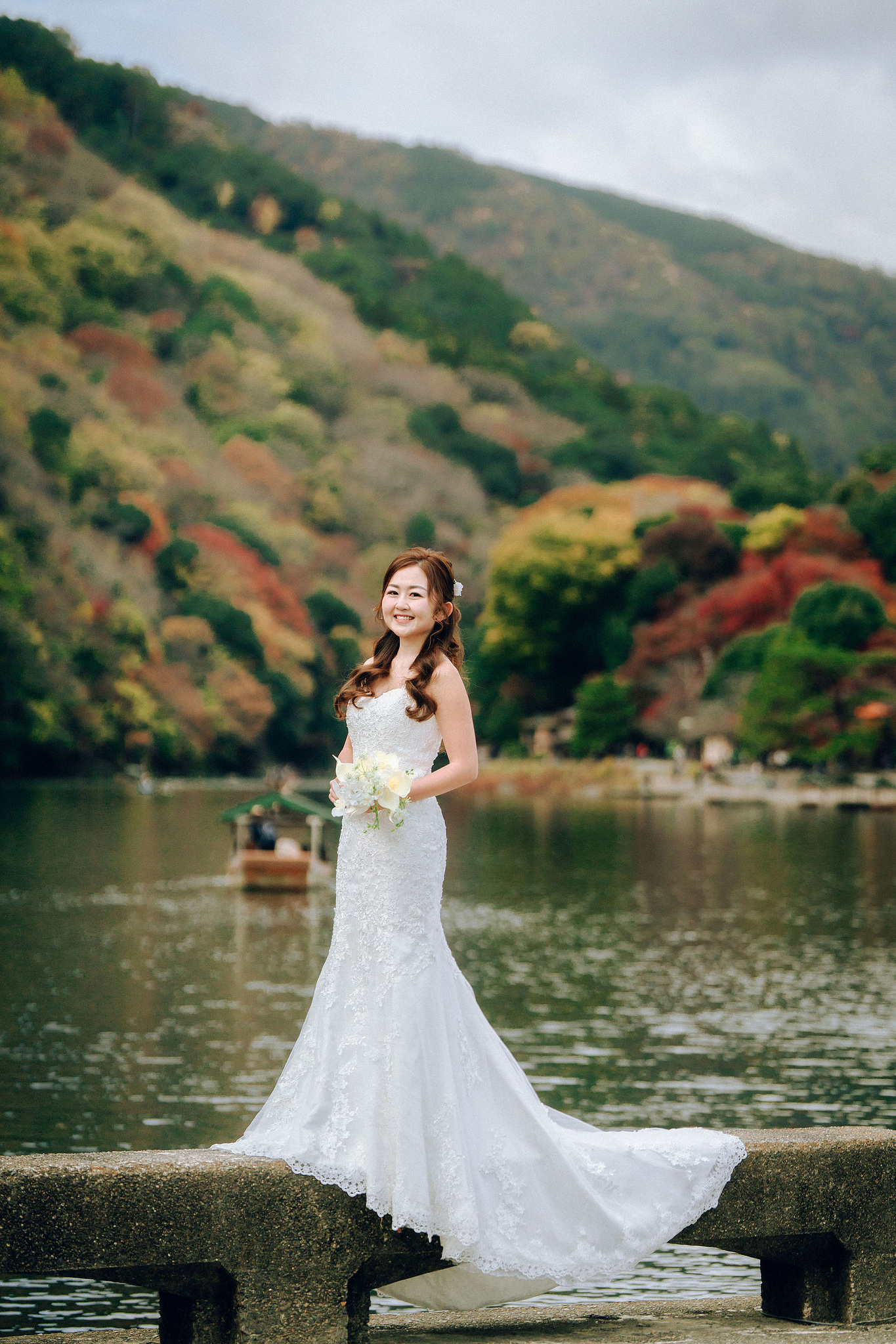 Kyoto Pre-Wedding Photoshoot | Arashiyama River, Arashiyama Temple & Mt. Wakakusa at Arashiyama River pre-wedding photo