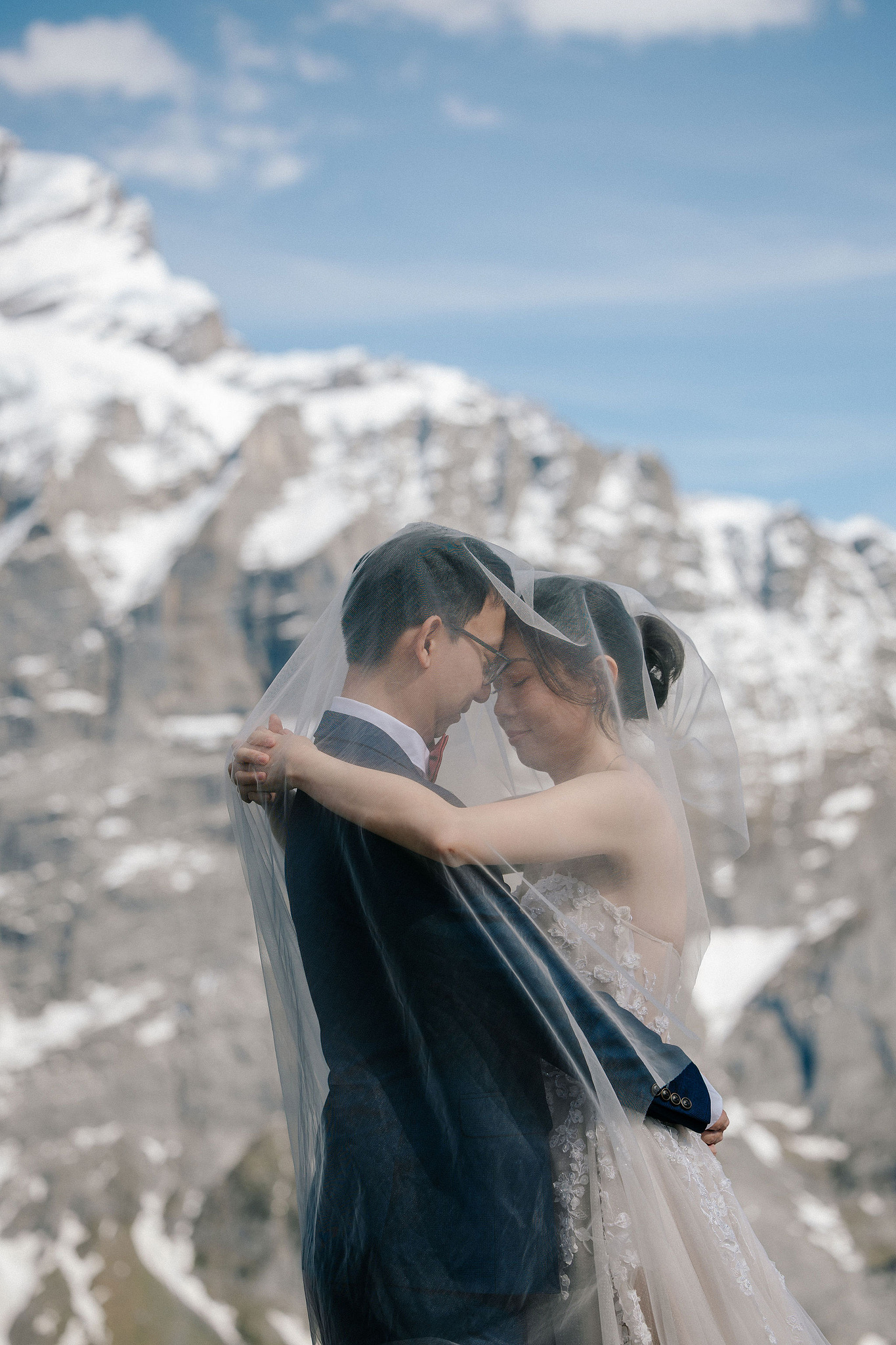 Switzerland Pre-Wedding Photoshoot | Grindelwald First & Grindelwald Village & Lake Brienz at Grindelwald First pre-wedding photo