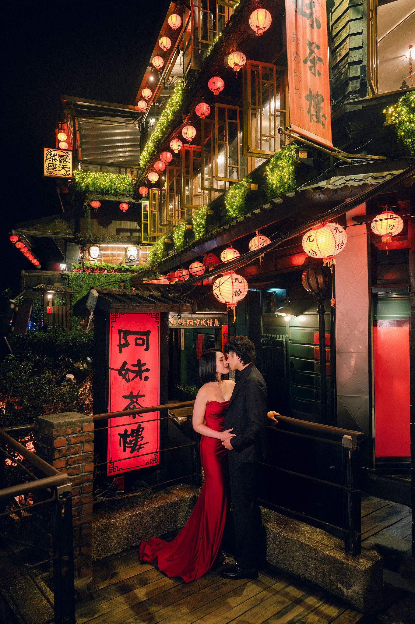 Taiwan Pre-Wedding Photoshoot | Ximending, Lengshuikeng & Jiufen at Jiufen pre-wedding photo