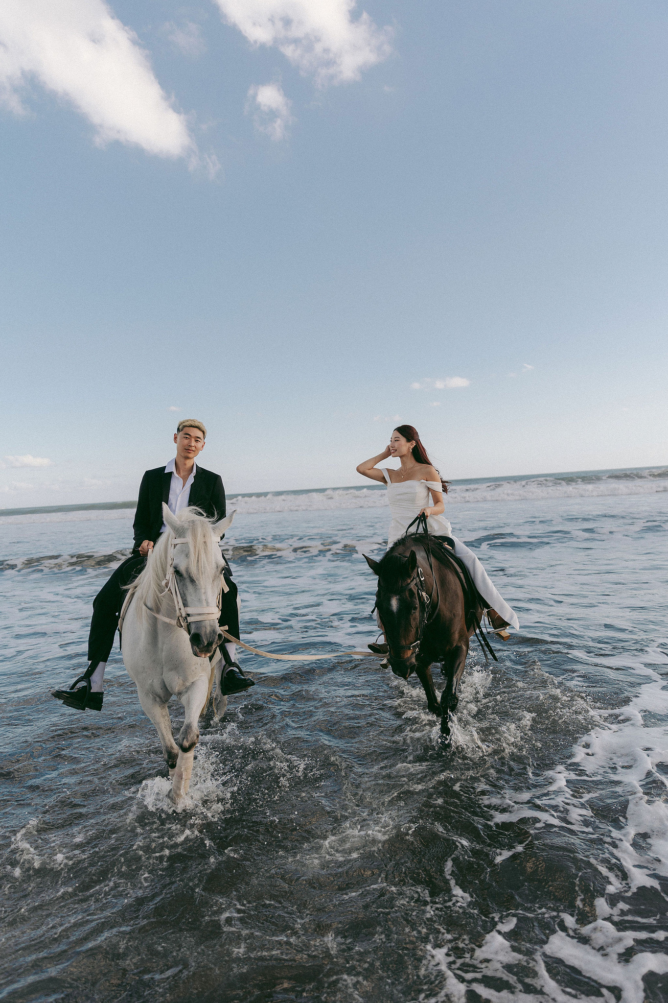 Bali Pre-Wedding Photoshoot | Mt. Batur Pinggan Village, Gelato Diner & Black Sand Beach at Beach   pre-wedding photo