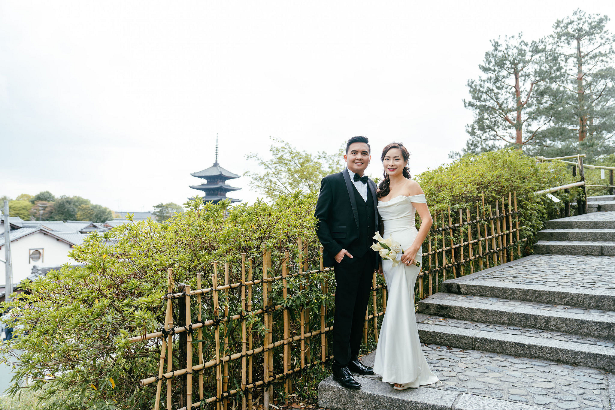 Kyoto Pre-Wedding Photoshoot | Gion Canal, Ninenzaka & Mount Wakakusa at Ninenzaka & Yasaka Pagoda pre-wedding photo