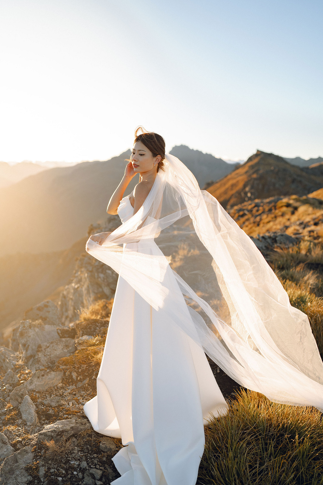 New Zealand Autumn Pre-Wedding Photoshoot Twin Peak Skippers Canyon Alpaca Farm Hilltop Cardrona Night Shoot Kombi Van at Twin Peak pre-wedding photo