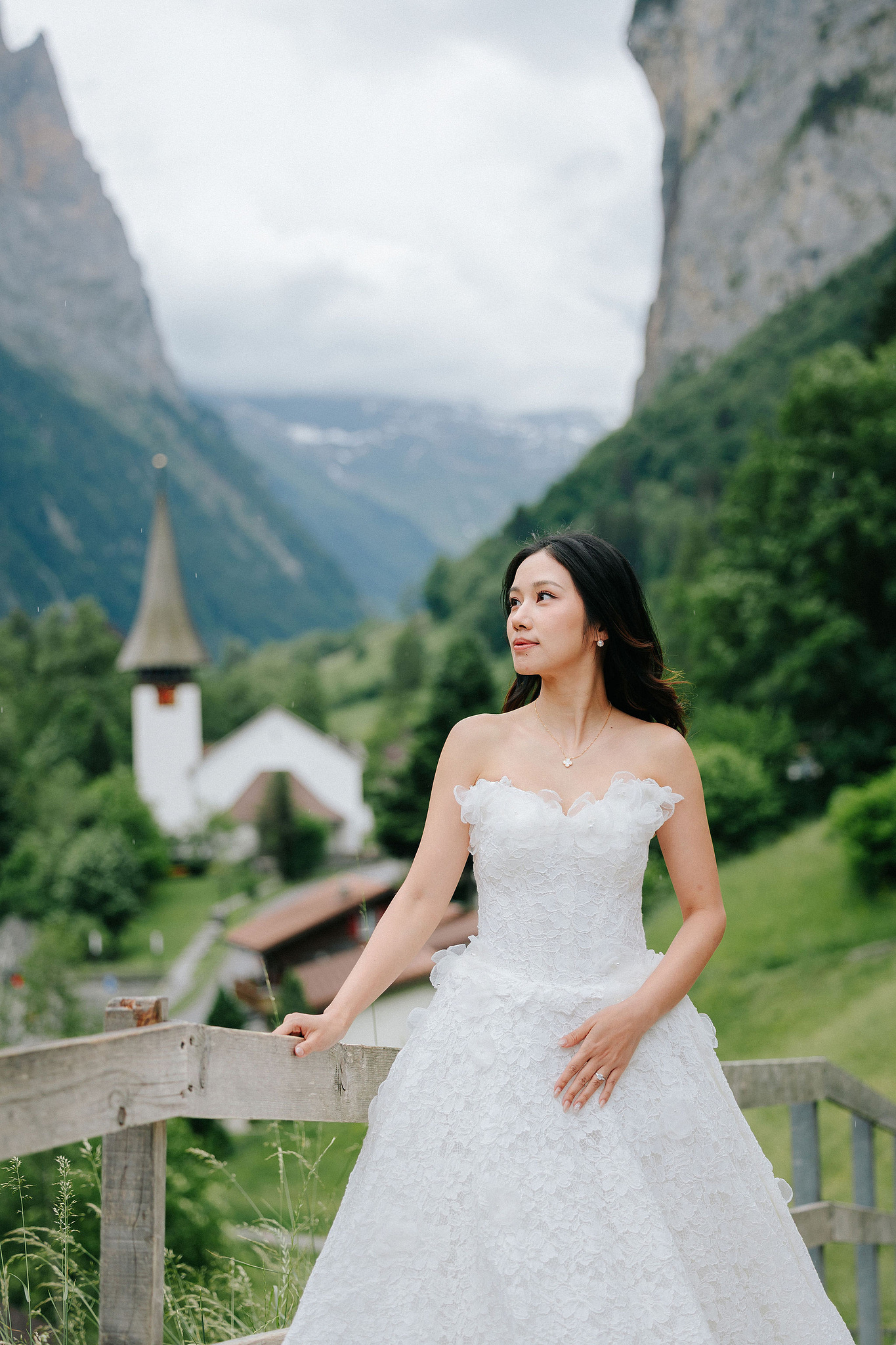 Switzerland Pre-Wedding Photoshoot | Grindelwald Village & Lauterbrunnen & Lake Lungern at Lauterbrunnen pre-wedding photo