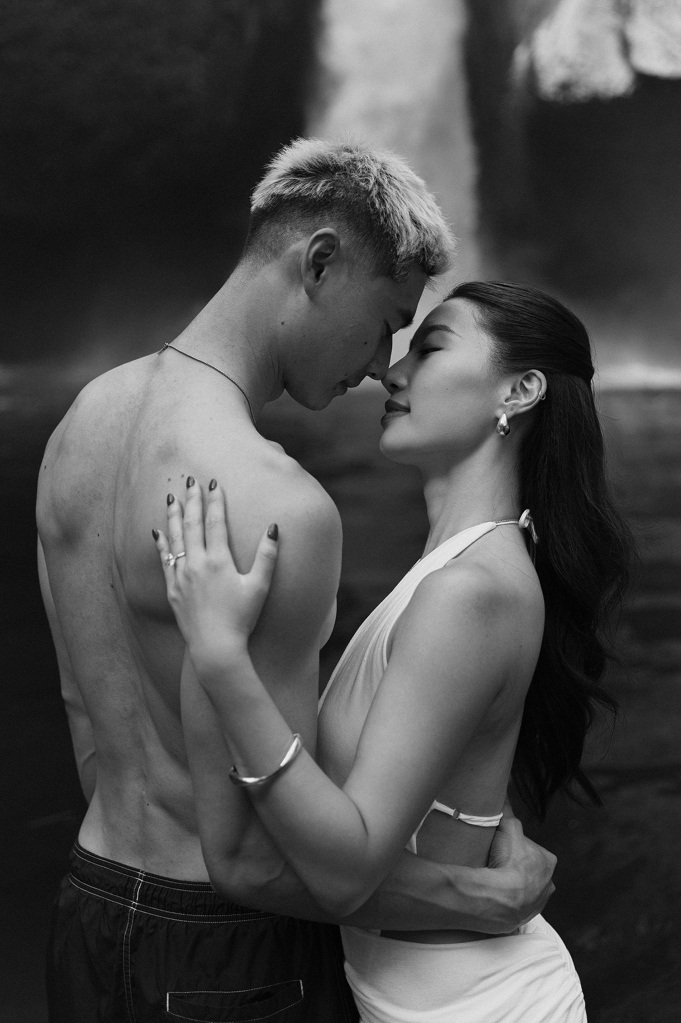 Bali Pre-Wedding Photoshoot | Lake Tamblingan, Kebun Raya Botanic Gardens & Blangsinga Waterfall at Blangsinga Waterfall pre-wedding photo