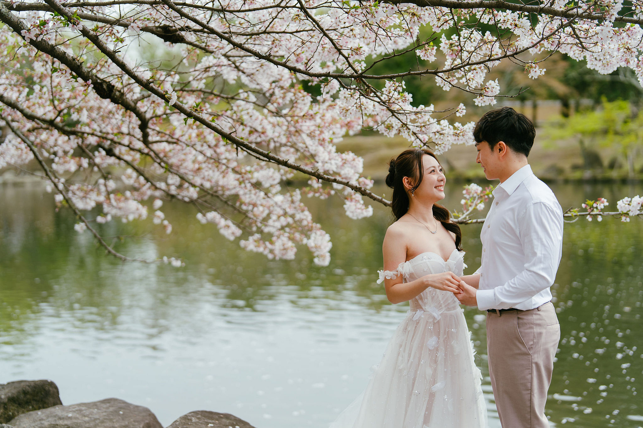 Kyoto Pre-Wedding Photoshoot | Fushimi Inari, Nara Deer Park & Mt. Wakakusa at Nara Deer Park pre-wedding photo