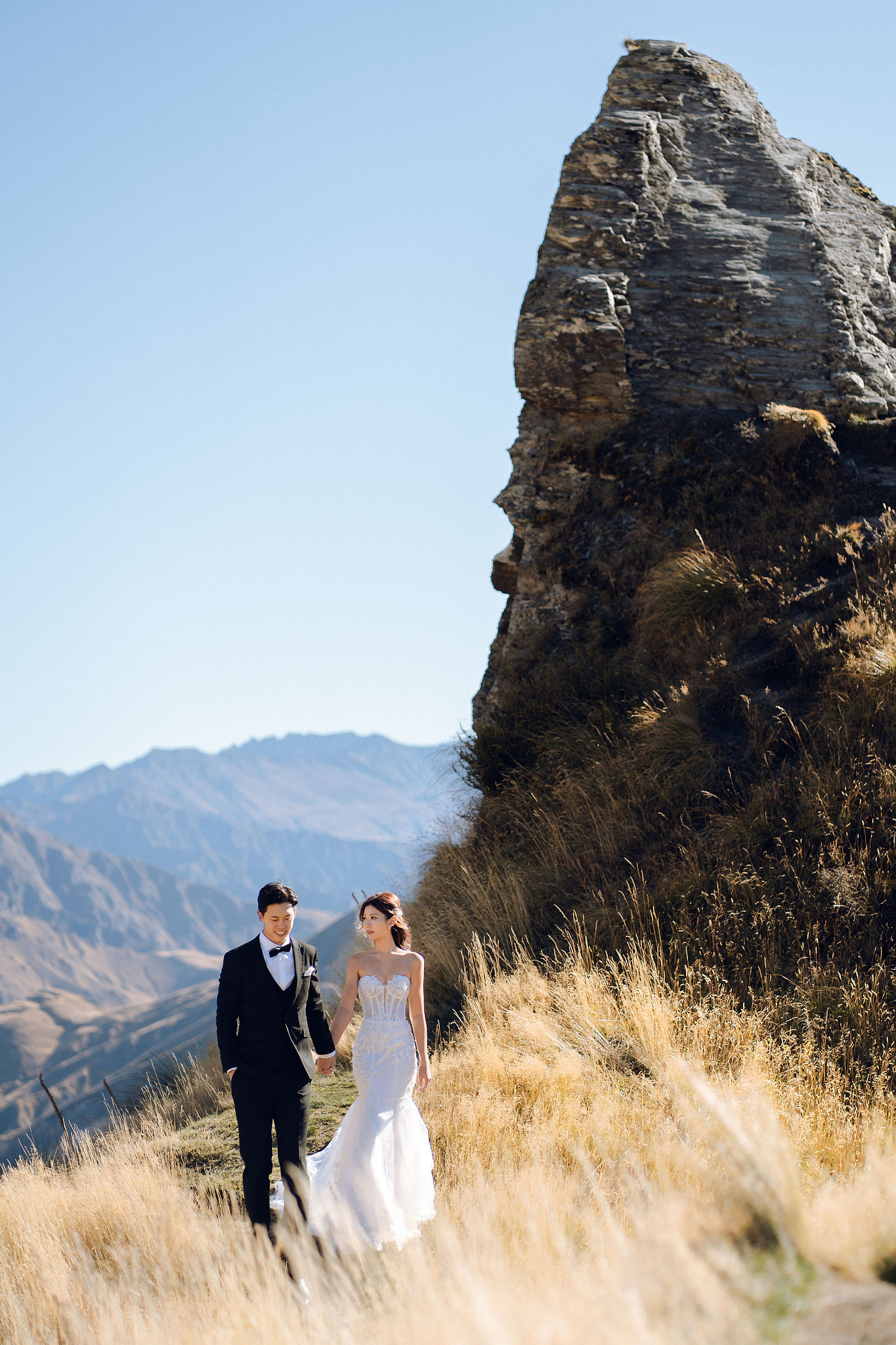 New Zealand Autumn Pre-Wedding Photoshoot Twin Peak Skippers Canyon Alpaca Farm Hilltop Cardrona Night Shoot Kombi Van at Skippers Canyon pre-wedding photo