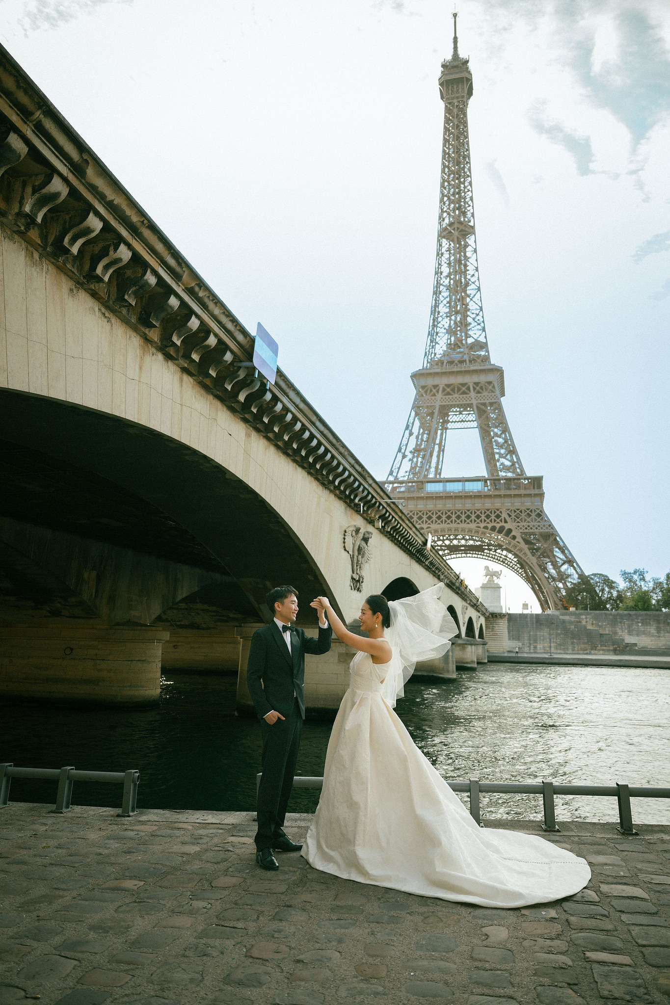 Paris Autumn Pre-Wedding Photoshoot | Place du Trocadéro, Port de Billy, Avenue de Camoëns, Louvre & Luxembourg Gardens at Place du Trocadéro & Avenue de New York pre-wedding photo