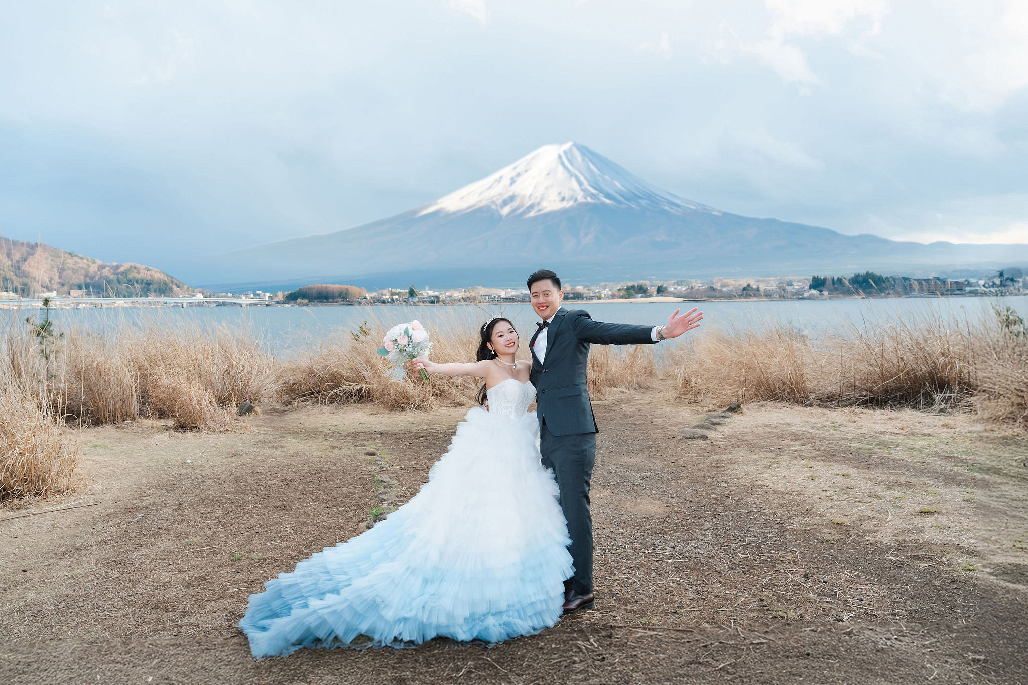 Tokyo & Mt Fuji Pre-Wedding Photoshoot | Tokyo Shrine, Chureito Pagoda & Lake Kawaguchiko at Lake Kawaguchiko pre-wedding photo