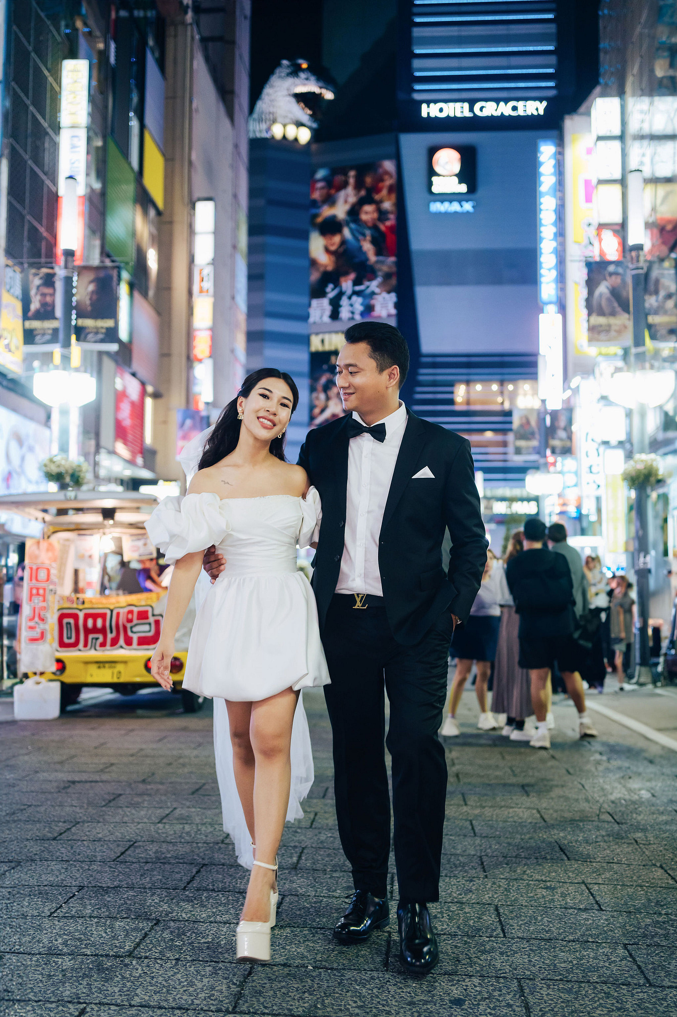 Mt. Fuji & Tokyo Pre-Wedding Photoshoot | Chureito Pagoda, Lake Kawaguchiko & Shinjuku at Shinjuku pre-wedding photo