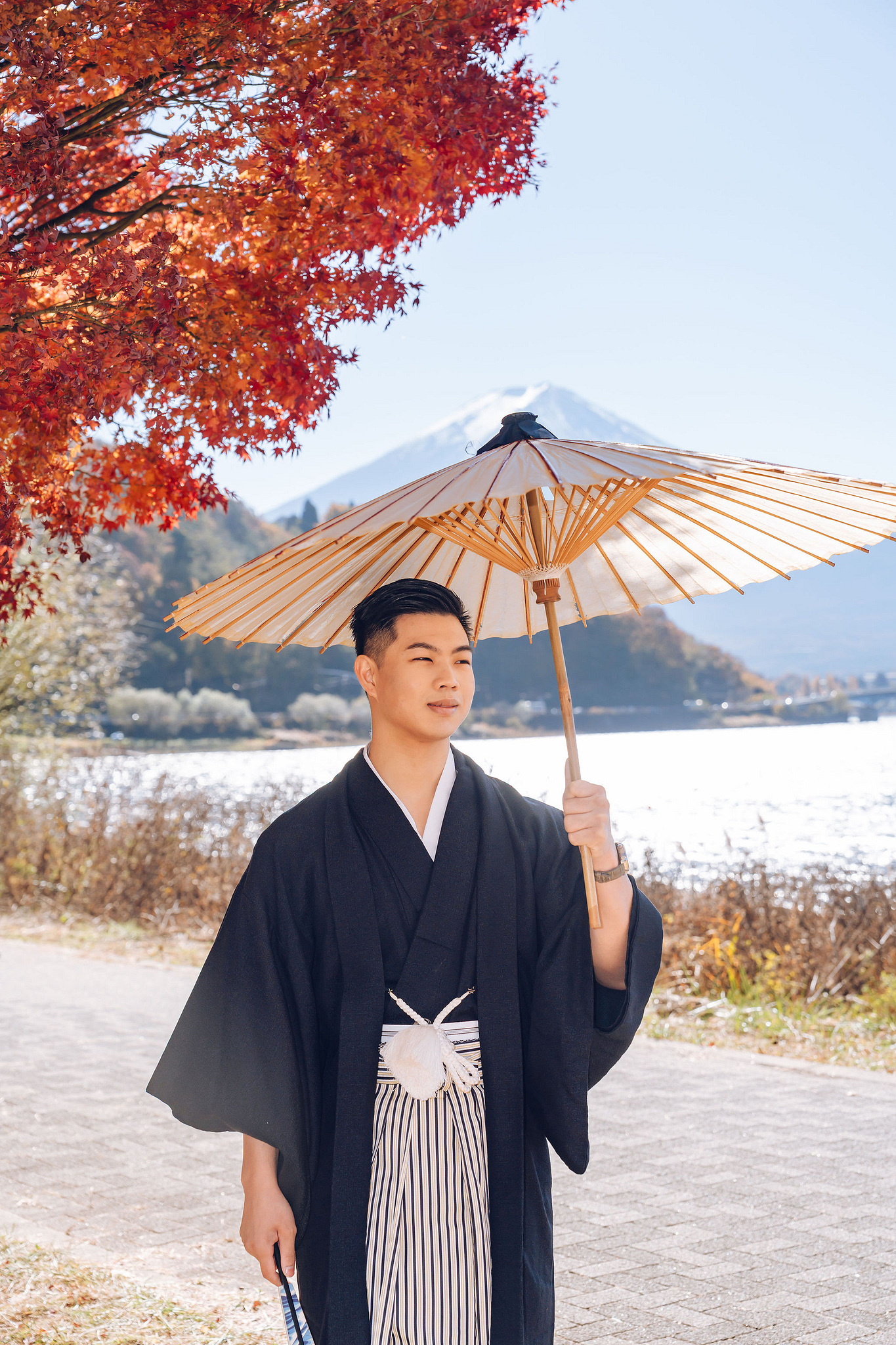 Tokyo & Mt Fuji Pre-Wedding Photoshoot | Maple Corridor, Lake Kawaguchiko & Shibuya Crossing at Maple Corridor (Momiji Kairo) pre-wedding photo