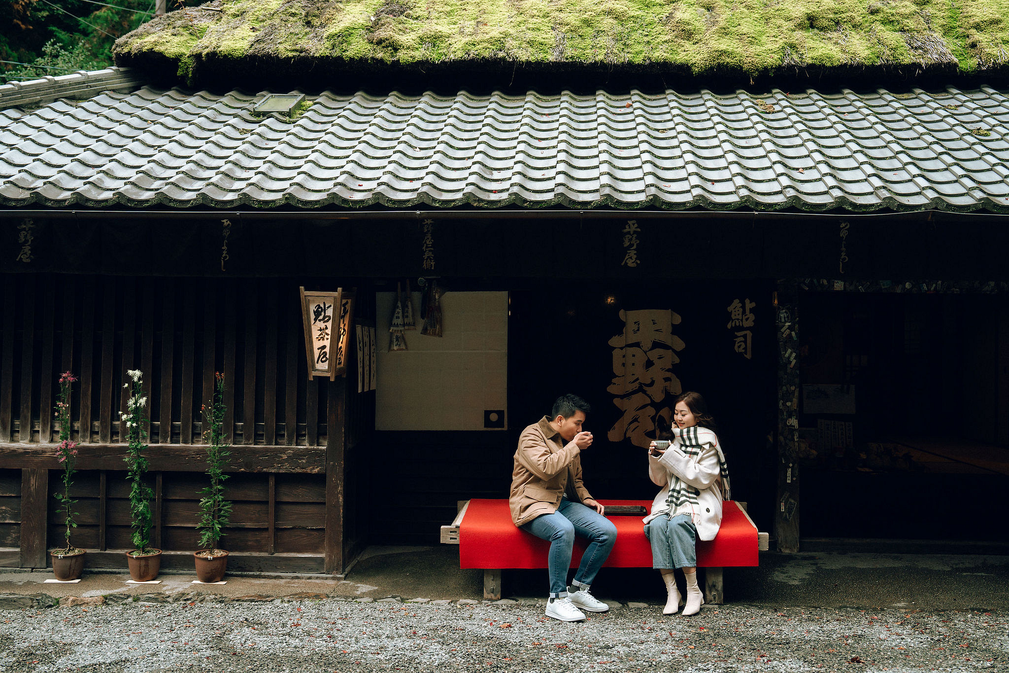 Kyoto Pre-Wedding Photoshoot | Arashiyama River, Arashiyama Temple & Mt. Wakakusa at Arashiyama Temple pre-wedding photo