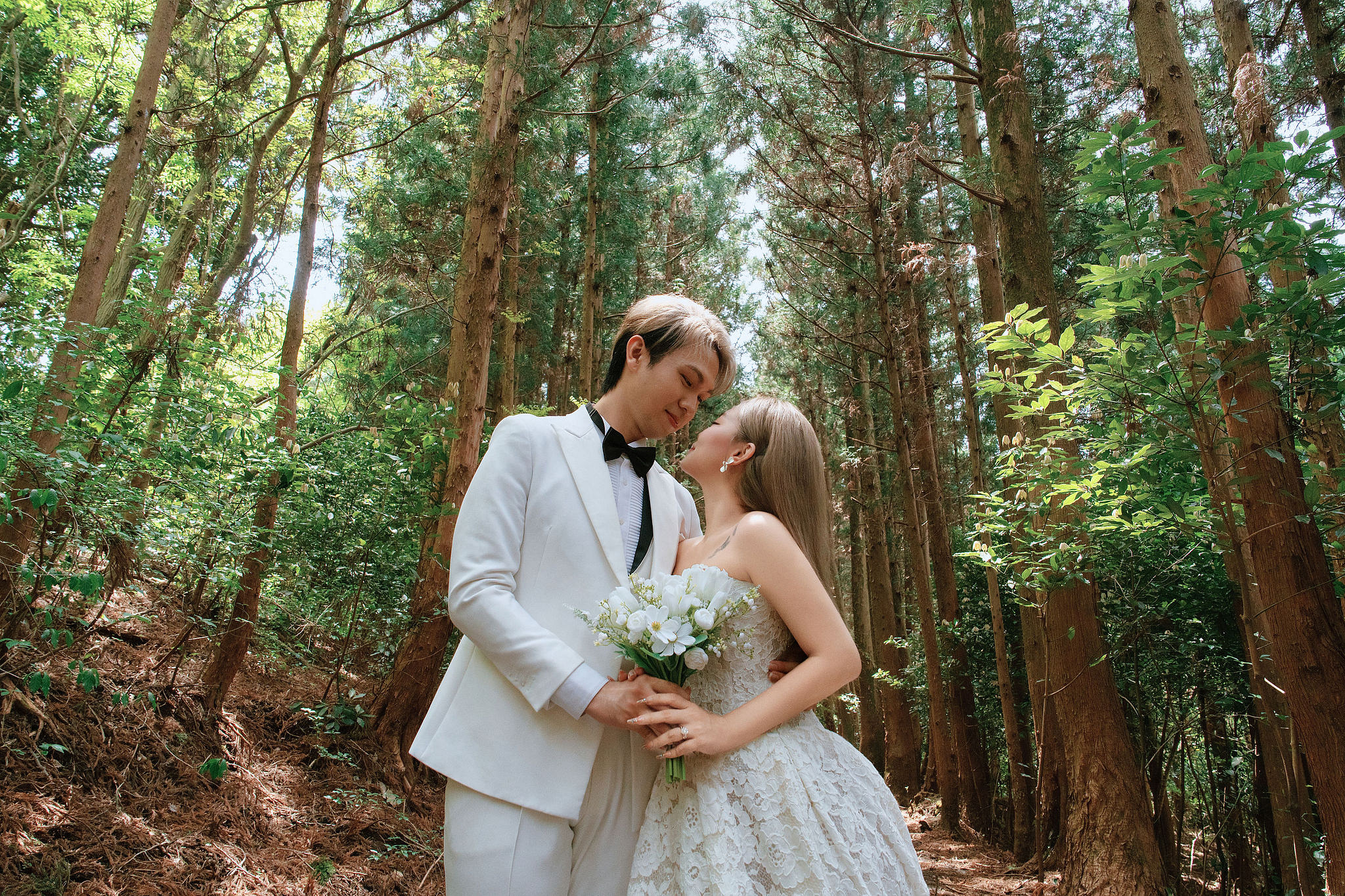 Jeju Pre-Wedding Photoshoot | Sangye-dong Forest, Yerae Ecological Park & Hyeopjae Beach at Sangye-dong Forest pre-wedding photo
