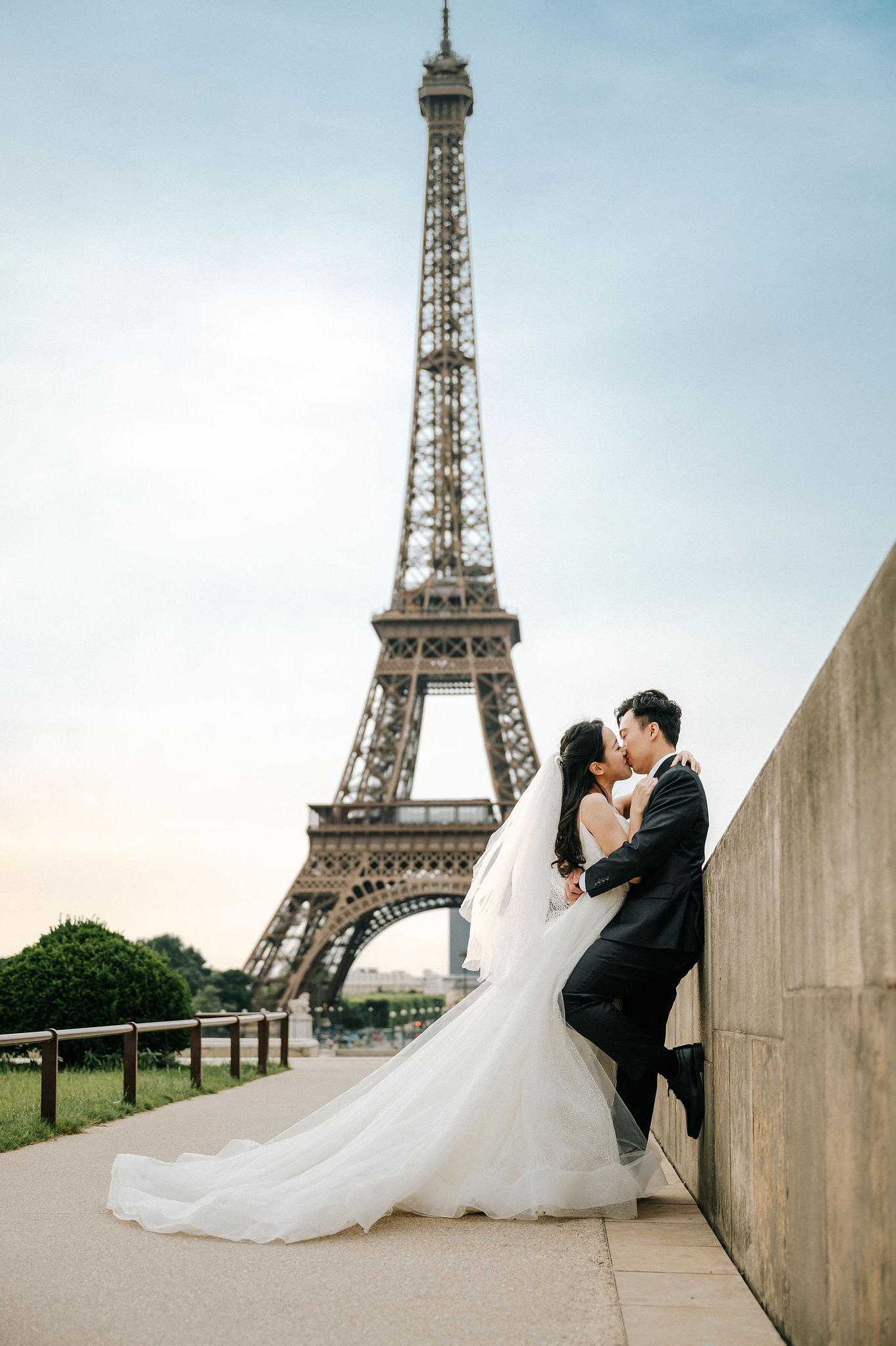 Paris Pre-Wedding Photoshoot | Place du Trocadéro, Bir-Hakeim Bridge, Louvre Pyramid, Tuileries Garden & Montmartre at Place du Trocadéro pre-wedding photo