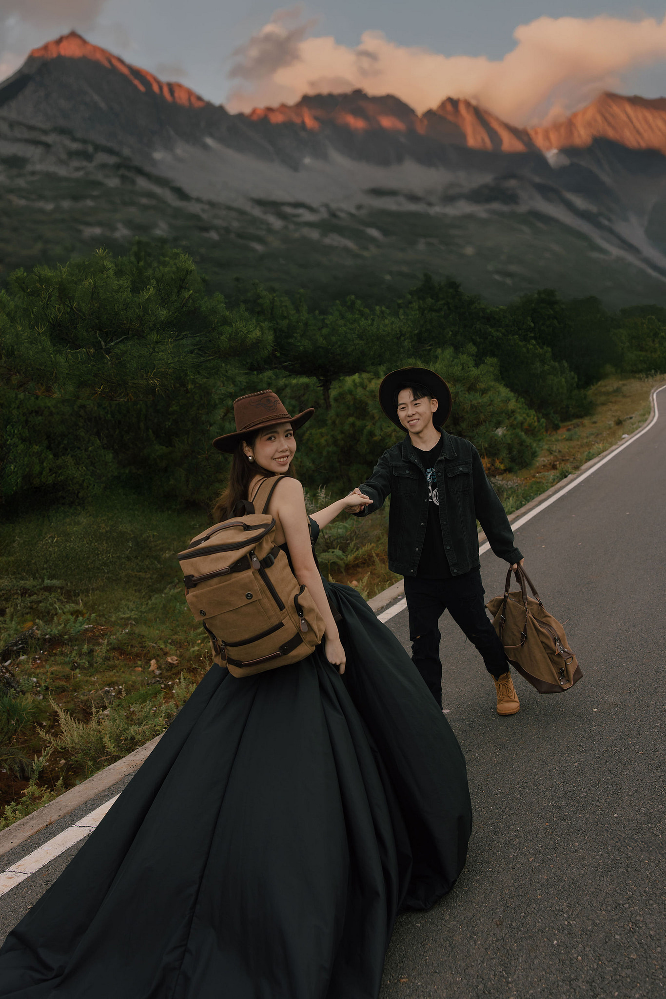 Yunnan Pre-Wedding Photoshoot Lijiang Dragon Jade Mountain Tribal Experience Ancient Town Hanfu at Jade Dragon Snow Mountain Foothills pre-wedding photo