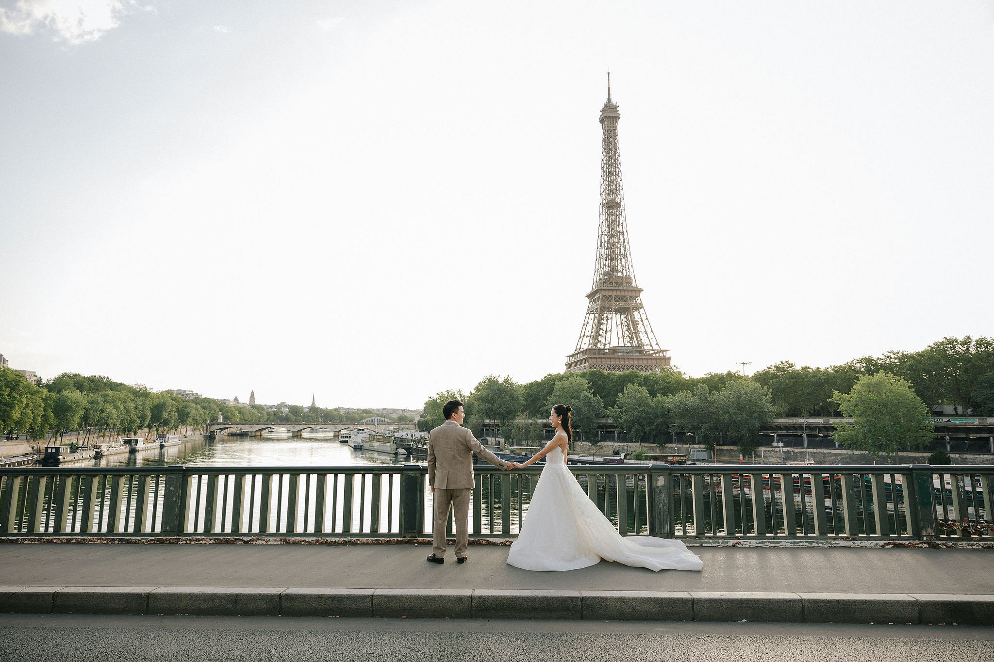 Paris Pre-Wedding Photoshoot | Place du Trocadéro, Bir-Hakeim Bridge & Parisian Streets at Bir-Hakeim Bridge pre-wedding photo
