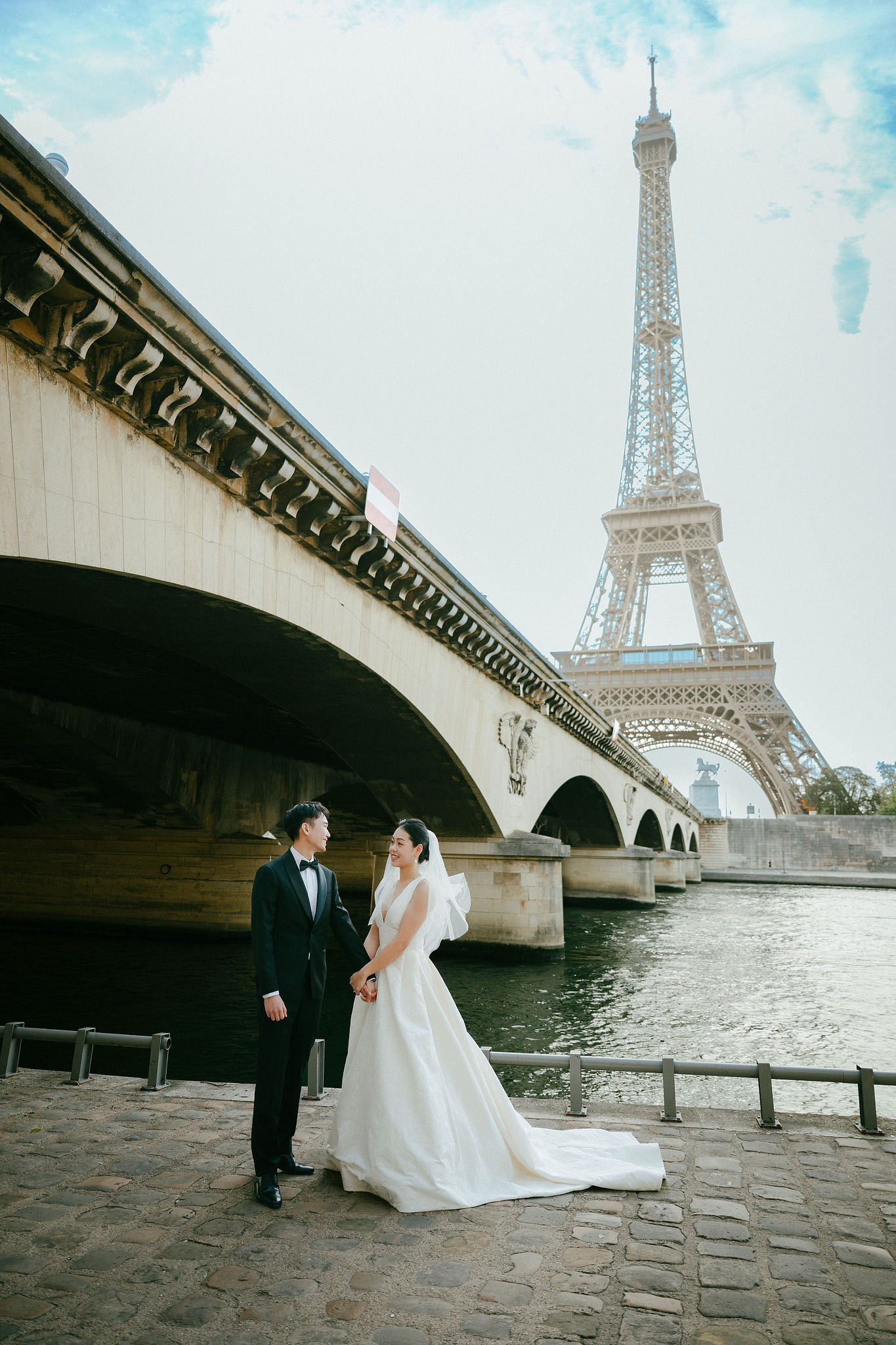 Paris Autumn Pre-Wedding Photoshoot | Place du Trocadéro, Port de Billy, Avenue de Camoëns, Louvre & Luxembourg Gardens at Place du Trocadéro & Avenue de New York pre-wedding photo