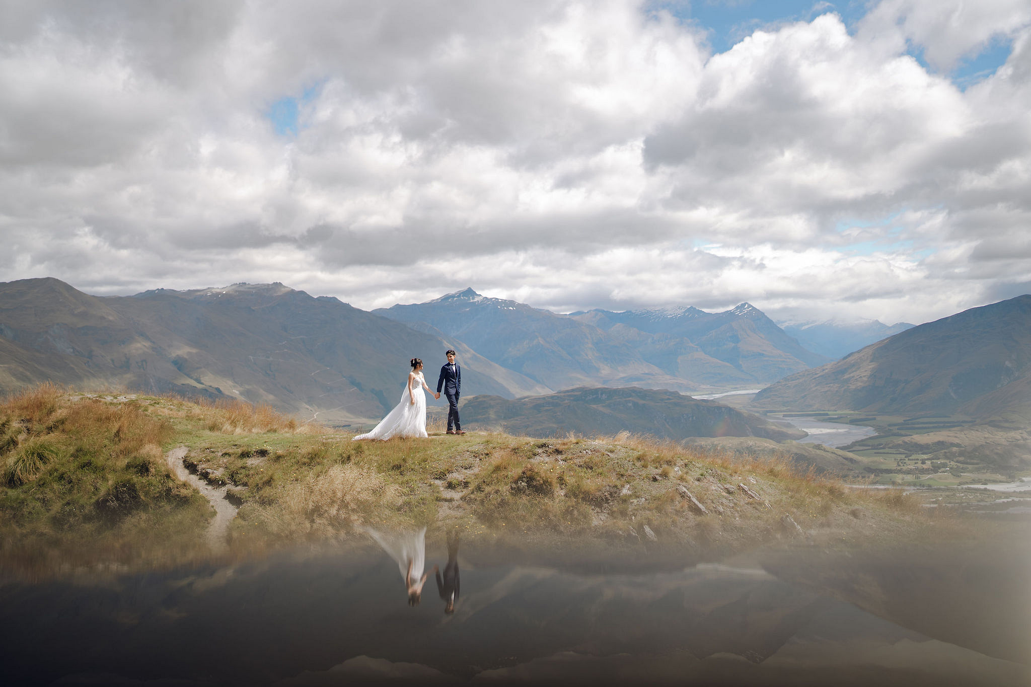 New Zealand Pre-Wedding Photoshoot | Coromandel Peak, Queenstown Highway & Alpaca Farm at Coromandel Peak pre-wedding photo