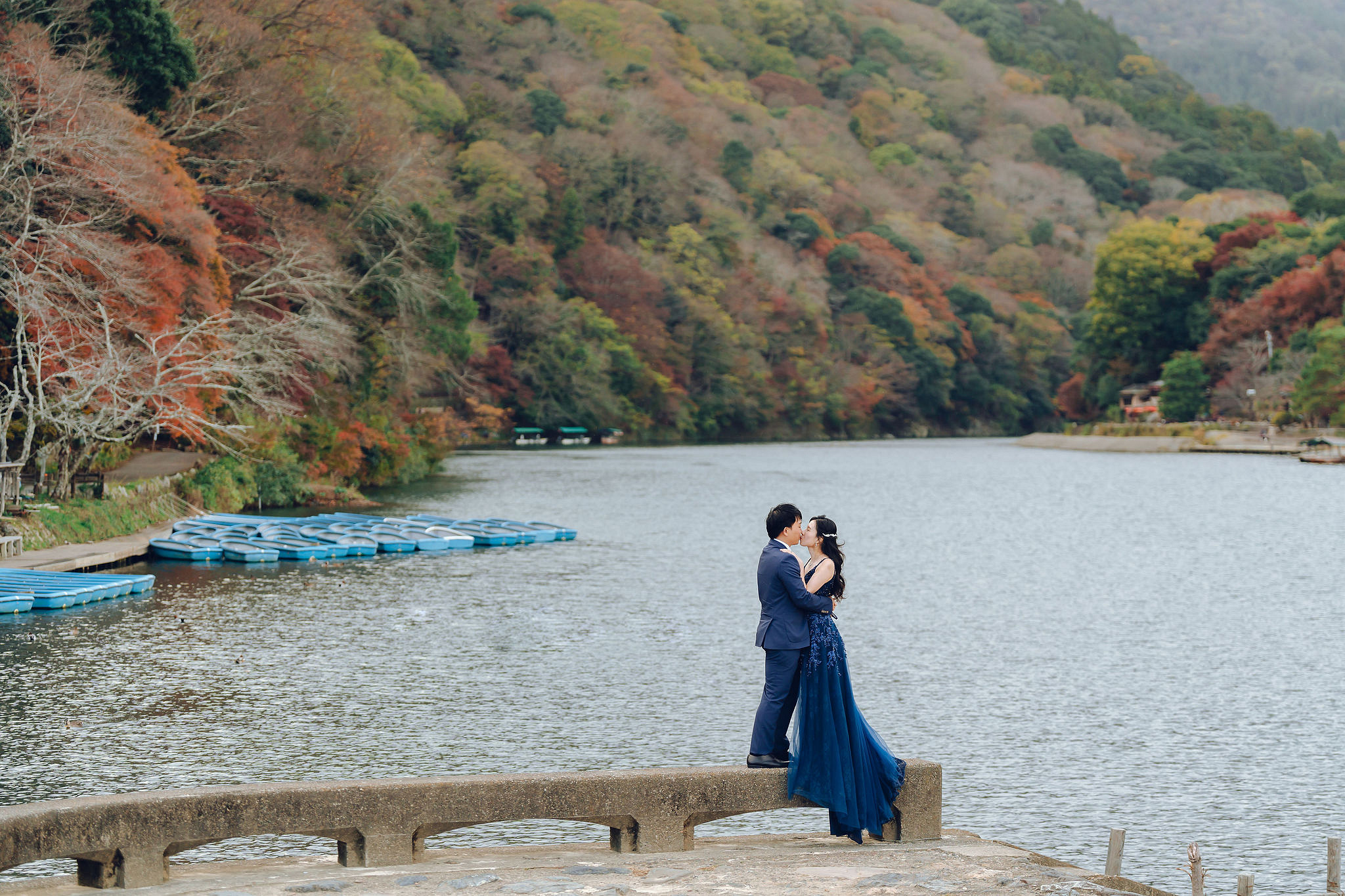 Kyoto Pre-Wedding Photoshoot | Traditional Higashiyama, Arashiyama Hills & Nighttime Railway at Arashiyama Area & Hillside pre-wedding photo