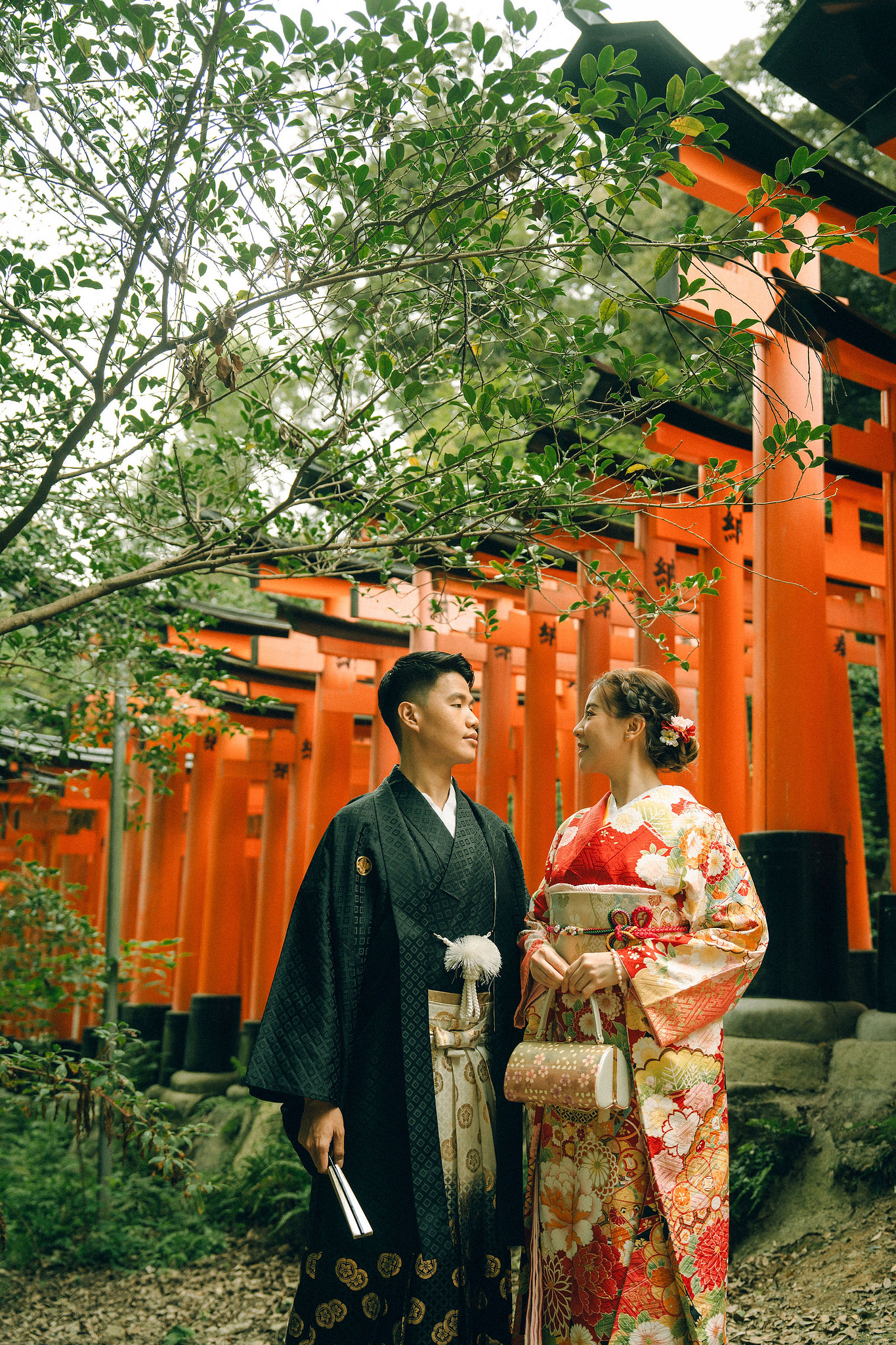 Kyoto Pre-Wedding Photoshoot | Fushimi Inari, Gion & Nara Park at Fushimi Inari Taisha pre-wedding photo