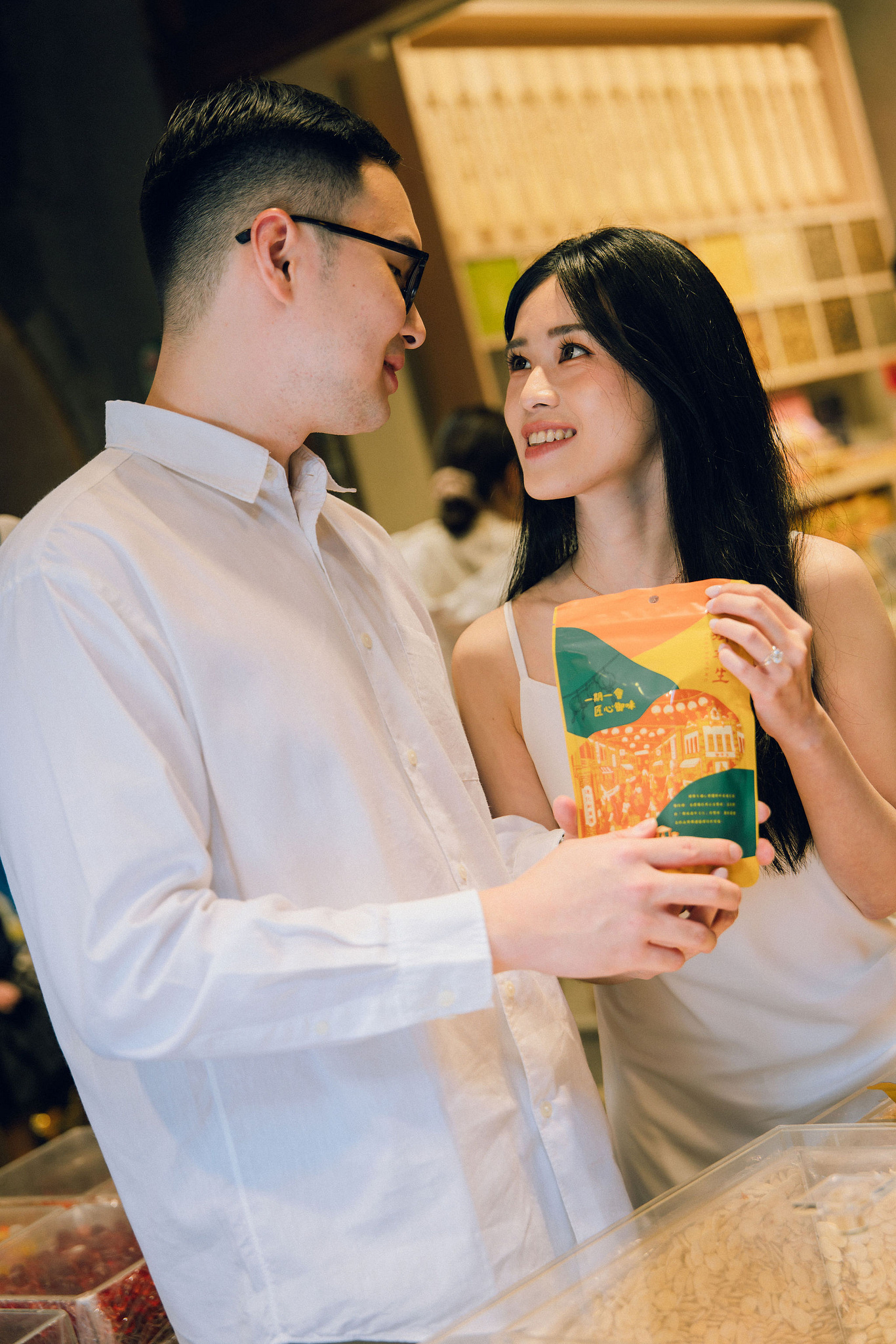 Taiwan Pre-Wedding Photoshoot | Dadaocheng, Shifen & Jiufen at Da Dao Cheng pre-wedding photo
