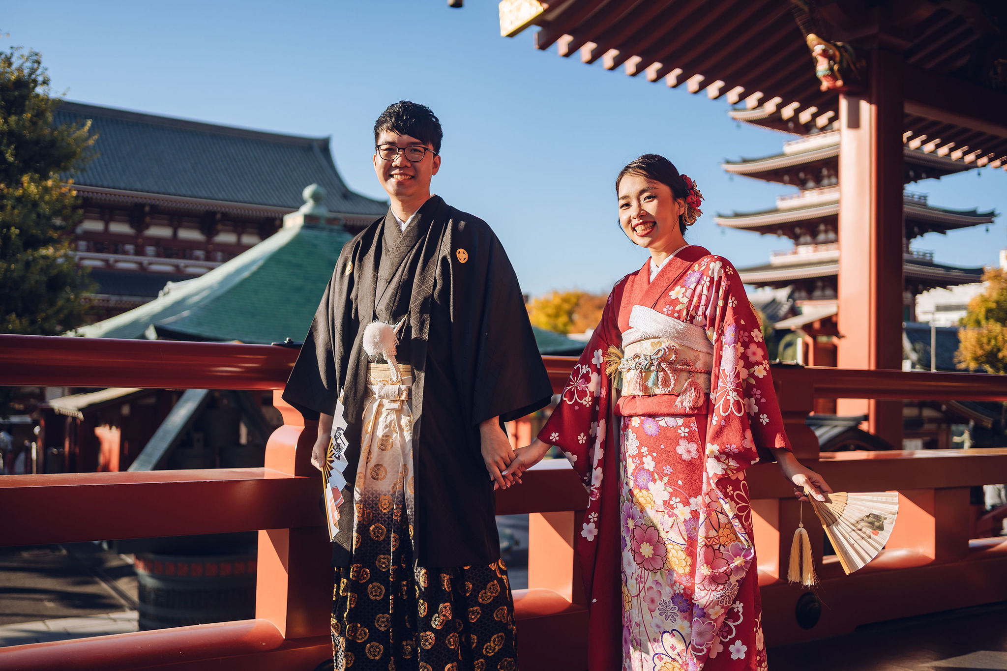Tokyo & Mt Fuji Pre-Wedding Photoshoot | Asakusa Temple, Maple Corridor, Susuki Fields & Lake Kawaguchiko at Asakusa Temple pre-wedding photo