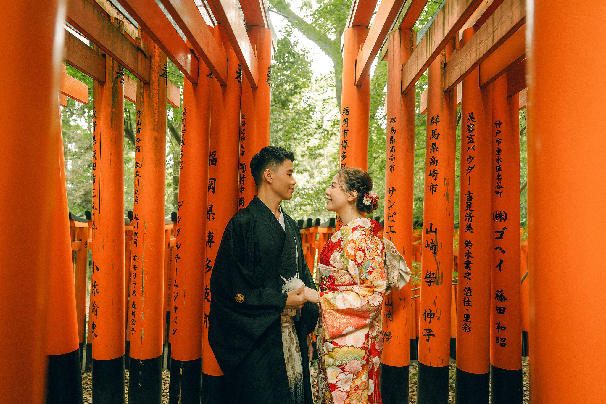 Kyoto Pre-Wedding Photoshoot | Fushimi Inari, Gion & Nara Park at Fushimi Inari Taisha pre-wedding photo