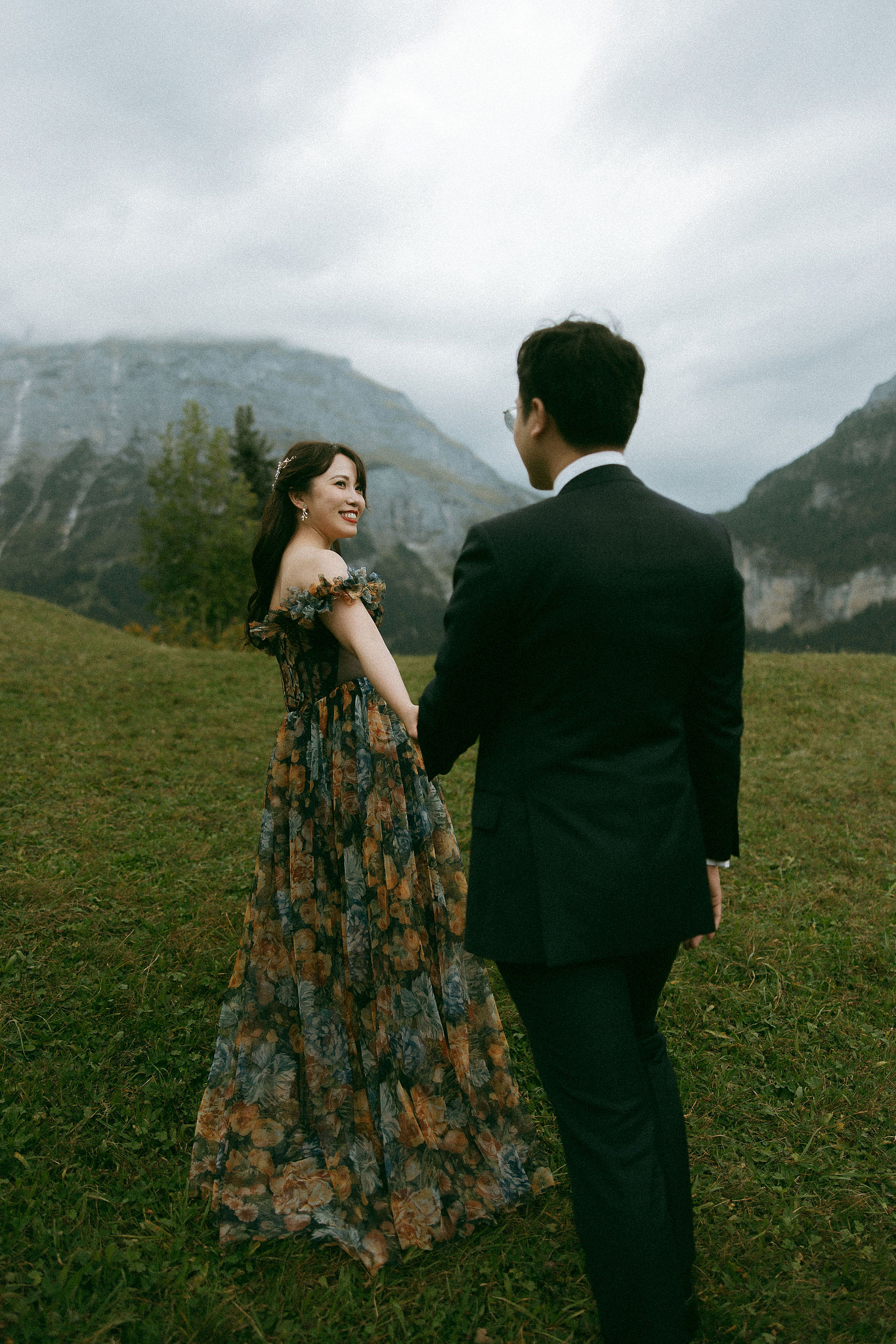 Switzerland Honeymoon Photoshoot Lucerne City Grindelwald First Cliff Lauterbrunnen Village at Grindelwald pre-wedding photo