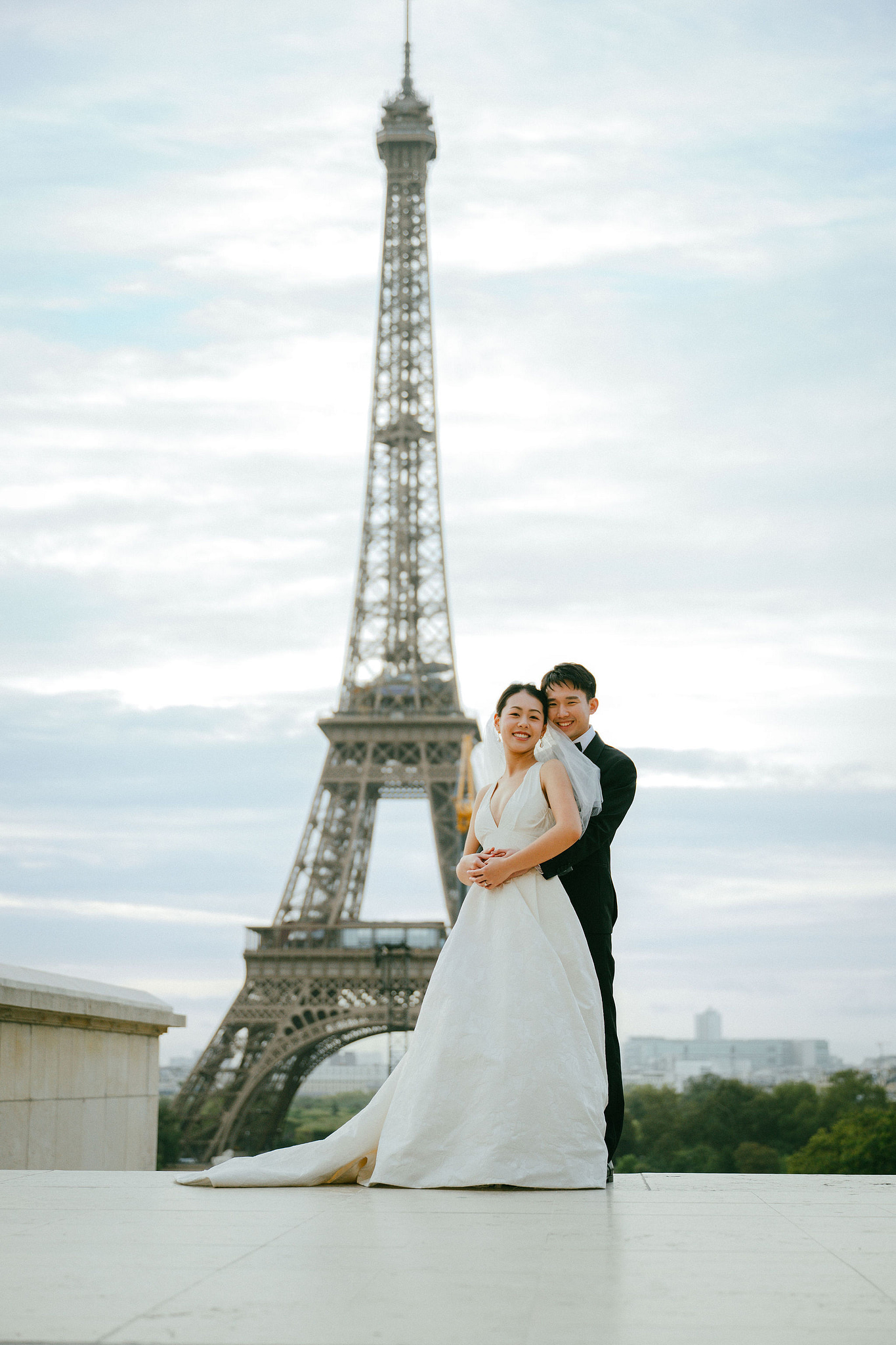 Paris Autumn Pre-Wedding Photoshoot | Place du Trocadéro, Port de Billy, Avenue de Camoëns, Louvre & Luxembourg Gardens at Place du Trocadéro & Avenue de New York pre-wedding photo