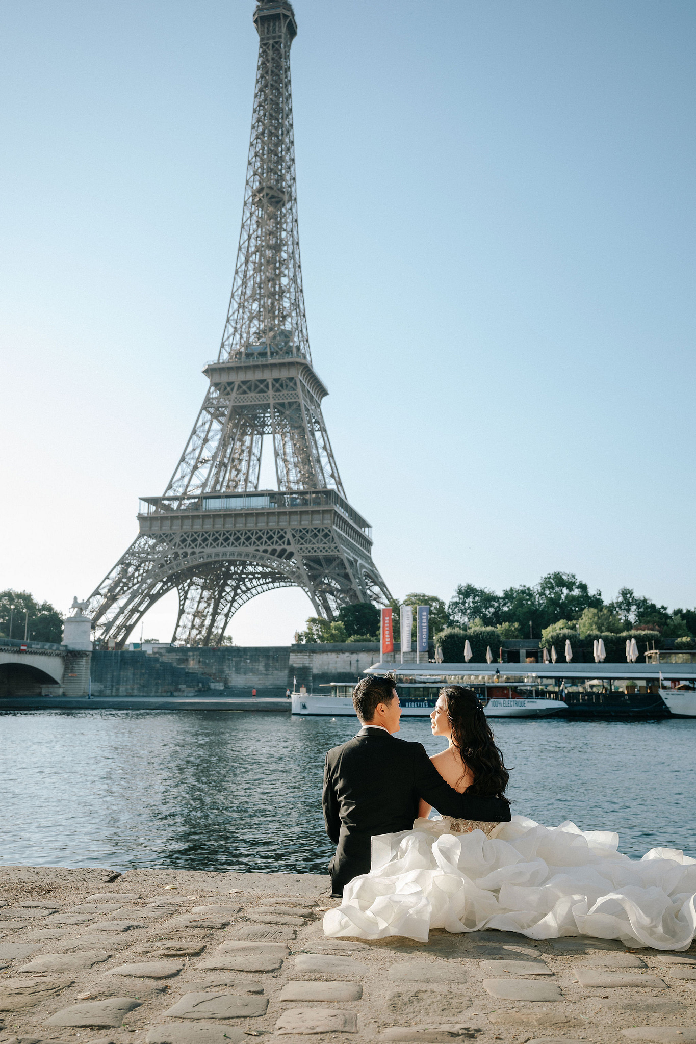 Paris Pre-Wedding Photoshoot | Place du Trocadéro, Port Debilly, Louvre, Parisian Streets & Bir-Hakeim Bridge at Port Debilly pre-wedding photo
