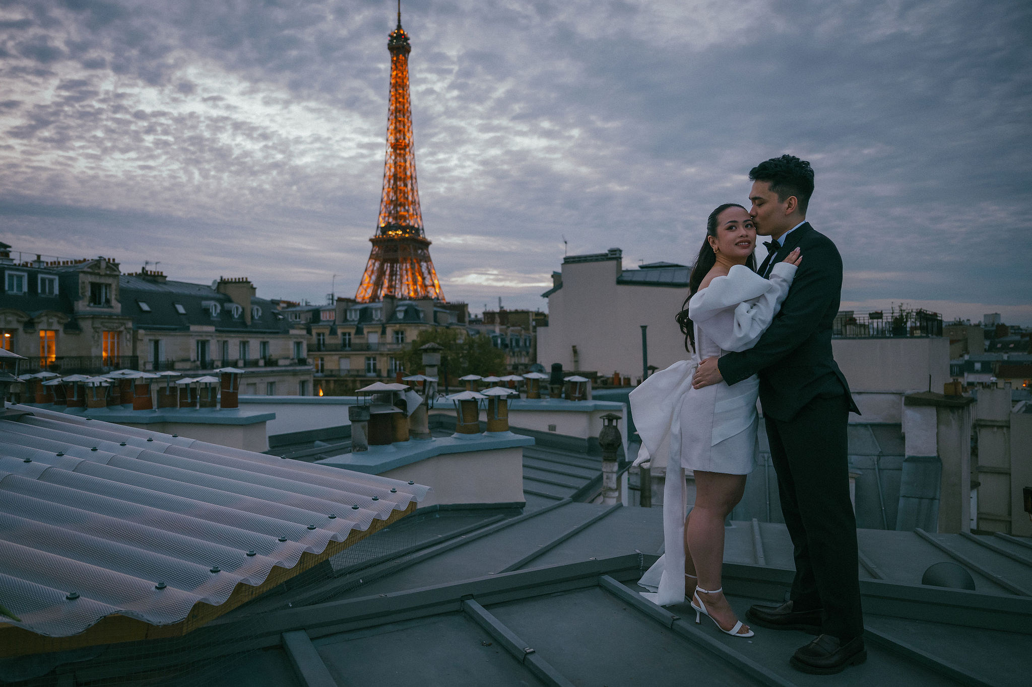 Paris Pre-Wedding Photoshoot | Trocadéro, Vintage Car, Parisian Café, Paris Rooftop & Louvre at Paris Rooftop pre-wedding photo