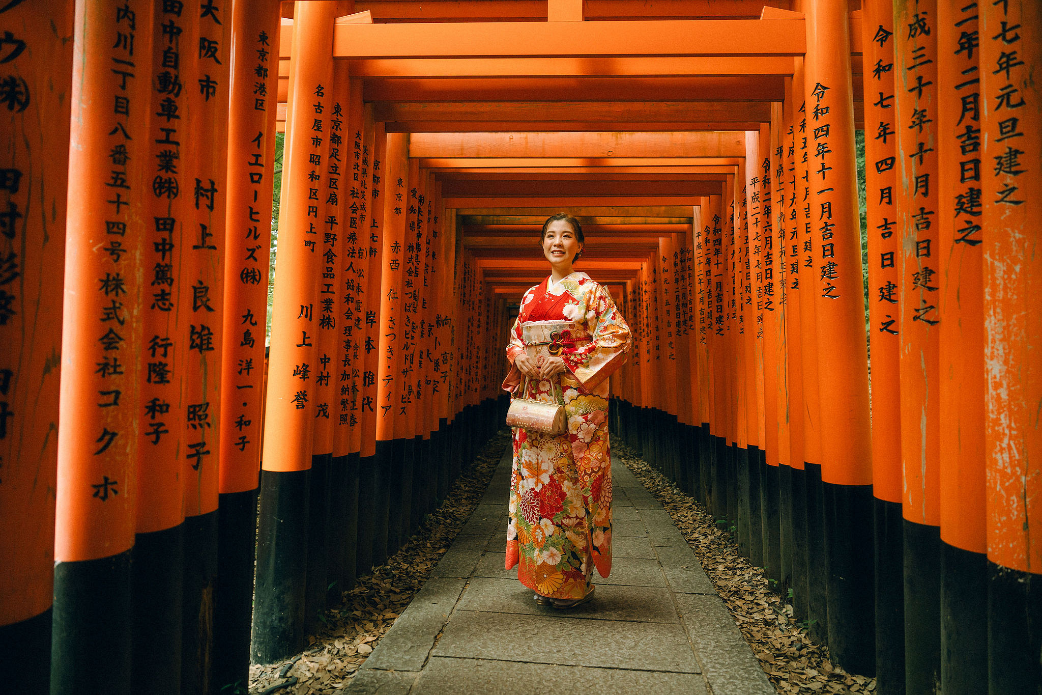 Kyoto Pre-Wedding Photoshoot | Fushimi Inari, Gion & Nara Park at Fushimi Inari Taisha pre-wedding photo
