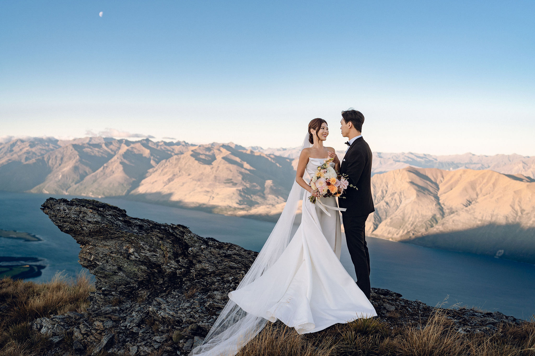 New Zealand Autumn Pre-Wedding Photoshoot Twin Peak Skippers Canyon Alpaca Farm Hilltop Cardrona Night Shoot Kombi Van at Twin Peak pre-wedding photo