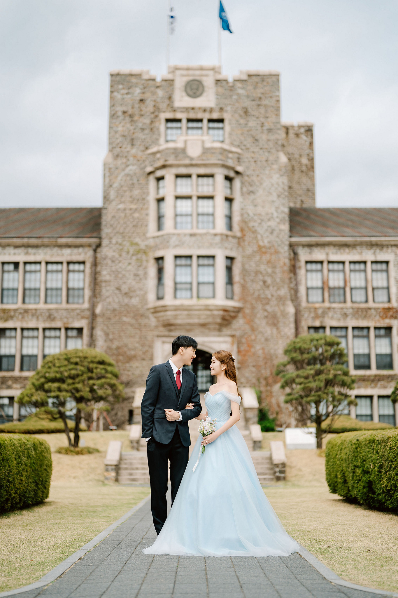 Seoul Pre-Wedding Photoshoot | Yongsan Park, Yonsei University & Kyung Hee University at Yonsei University pre-wedding photo