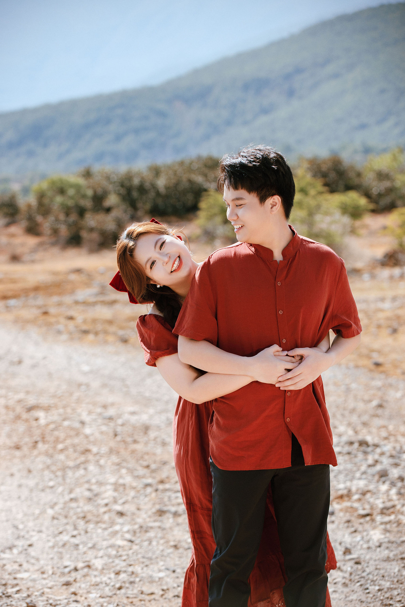 Lijiang Pre-Wedding Photoshoot | Spruce Meadow, Blue Moon Valley & Alpine Lake at Natural Lake pre-wedding photo