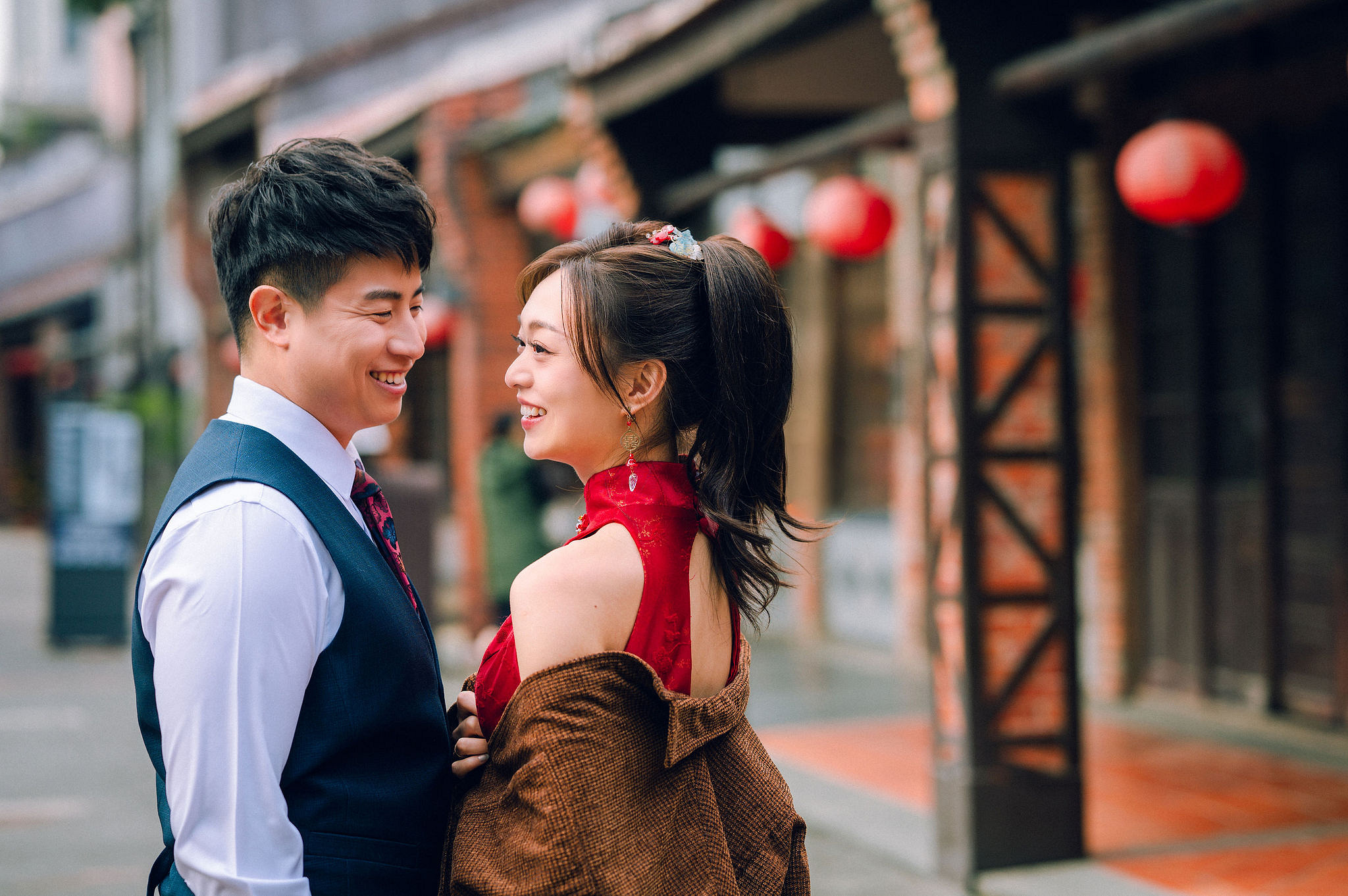 Taiwan Pre-Wedding Photoshoot | Dadaocheng, Nanjing Road & Huaxi Street at Nanjing Road pre-wedding photo